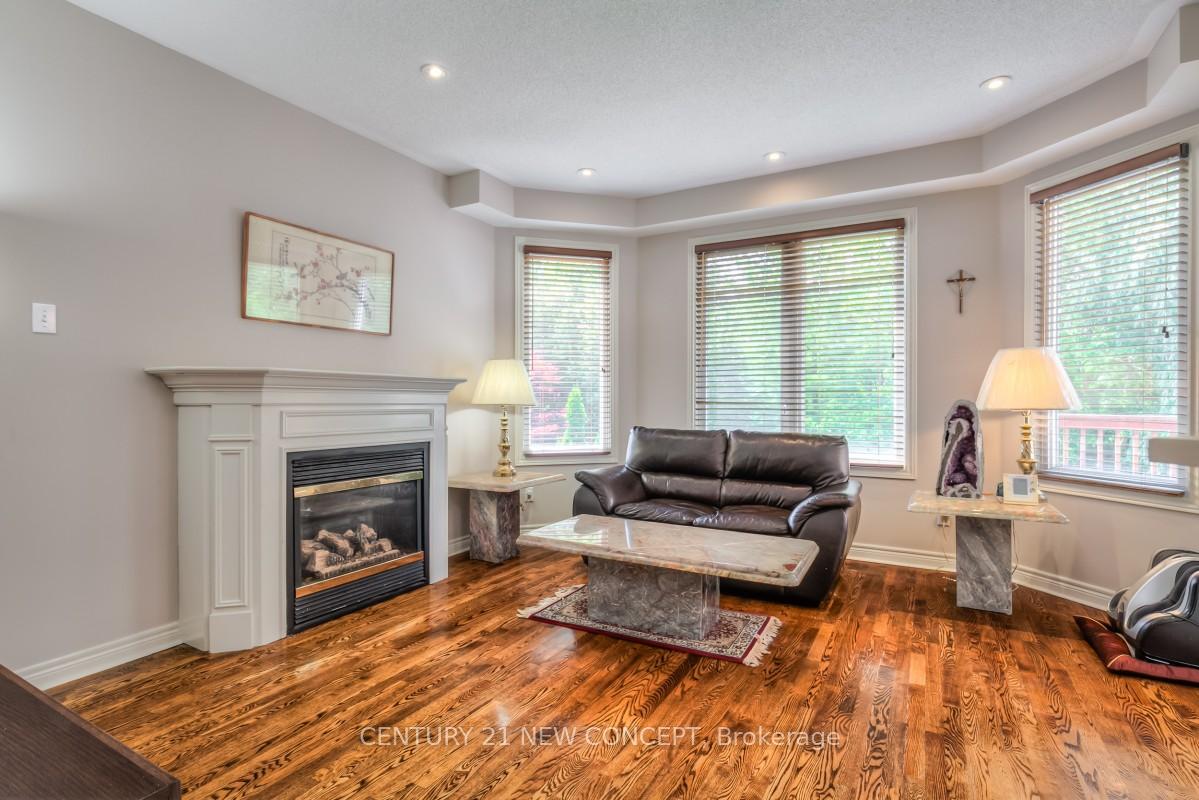 Photo 7 of 115 Ridgeway Court, Vaughan, Maple — HOMEH