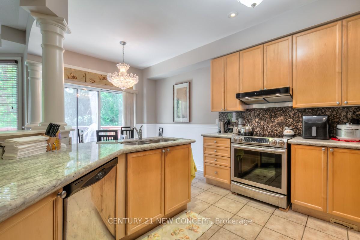 Photo 5 of 115 Ridgeway Court, Vaughan, Maple — HOMEH