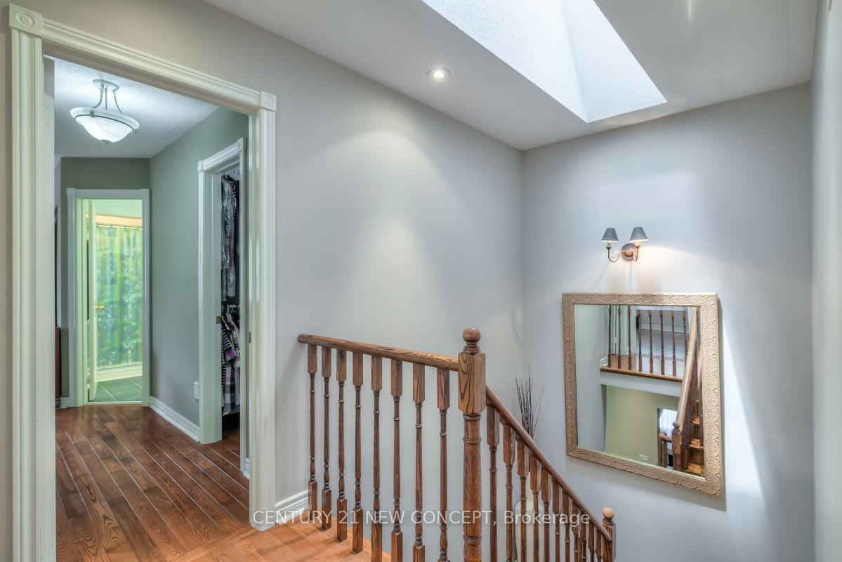 Photo 11 of 115 Ridgeway Court, Vaughan, Maple — HOMEH
