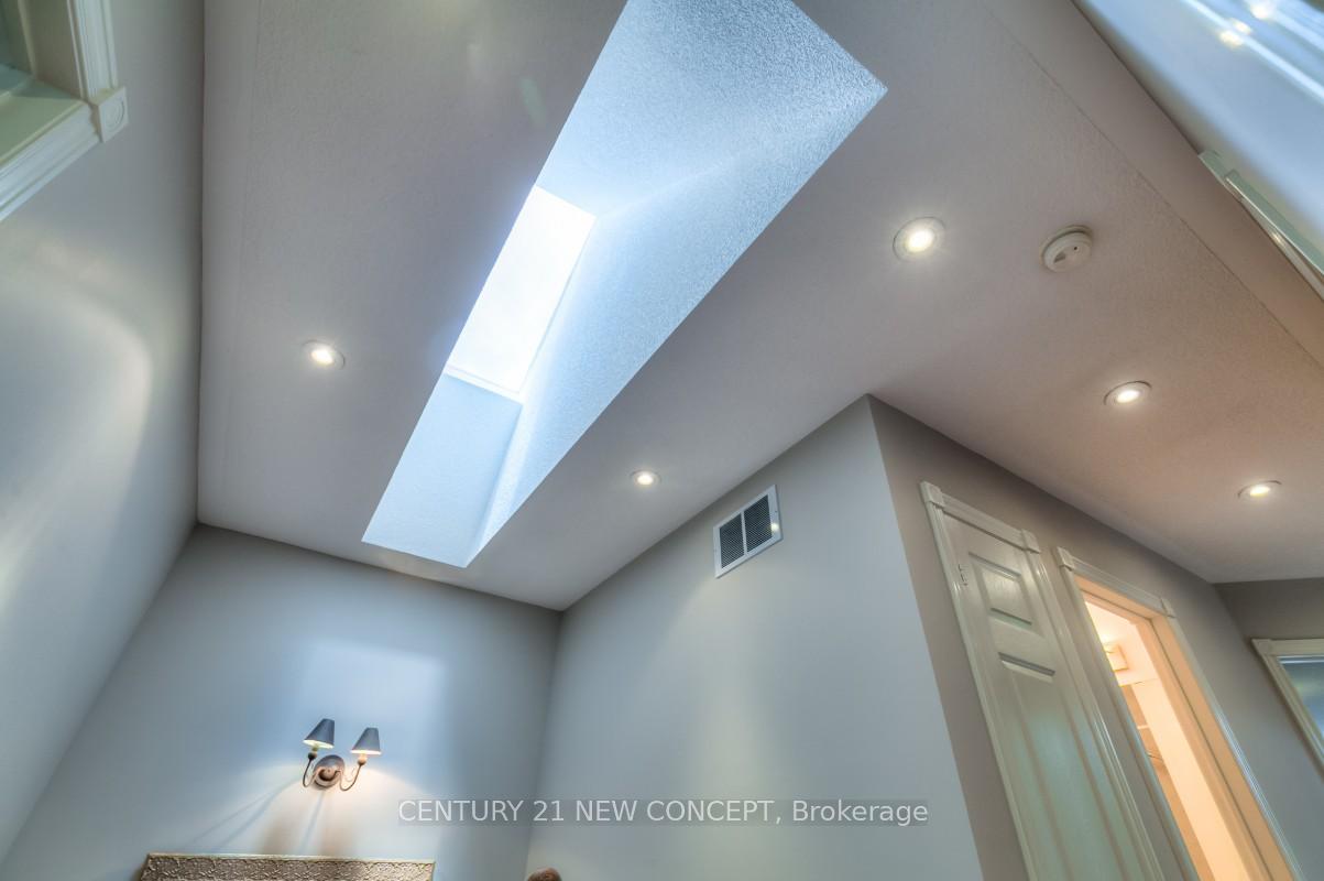 Photo 13 of 115 Ridgeway Court, Vaughan, Maple — HOMEH