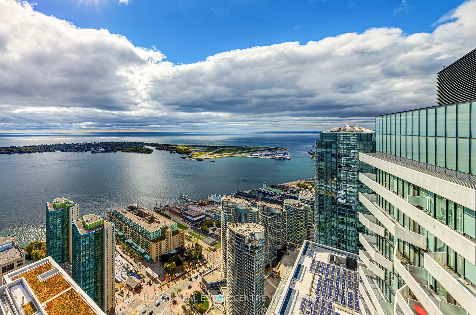 Photo 2 of Unit SPH 201, 88 Harbour Street, Toronto, Waterfront Communities — HOMEH