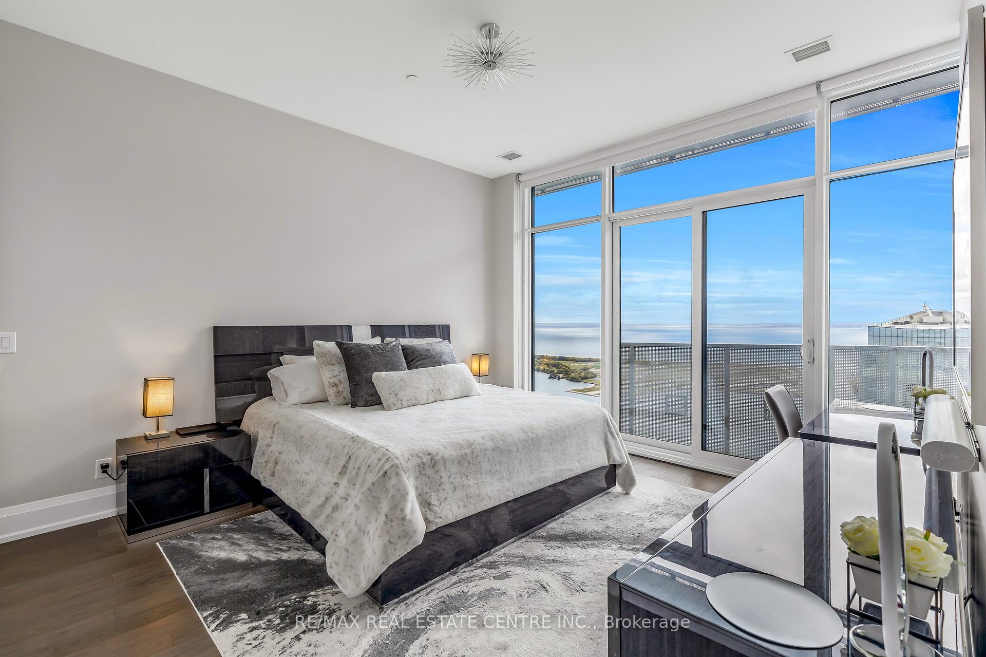 Photo 19 of Unit SPH 201, 88 Harbour Street, Toronto, Waterfront Communities — HOMEH