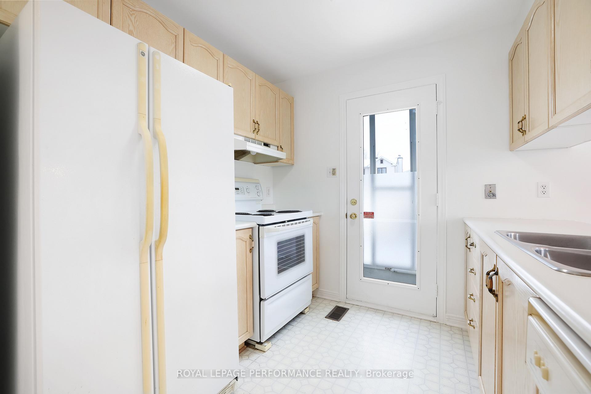 Photo 10 of 35 Steeple Chase Drive, Ottawa, Kanata - Bridlewood — HOMEH