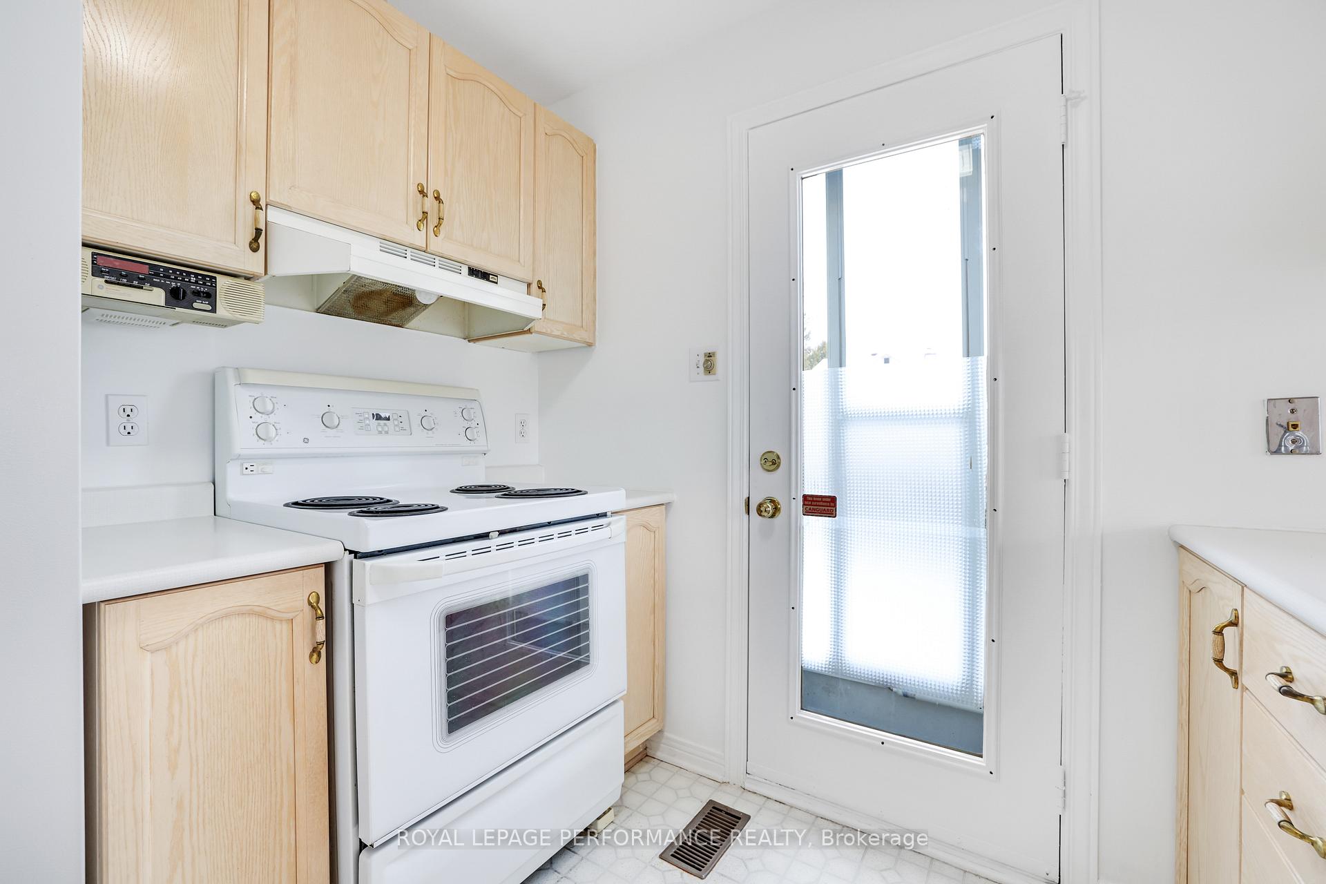 Photo 12 of 35 Steeple Chase Drive, Ottawa, Kanata - Bridlewood — HOMEH