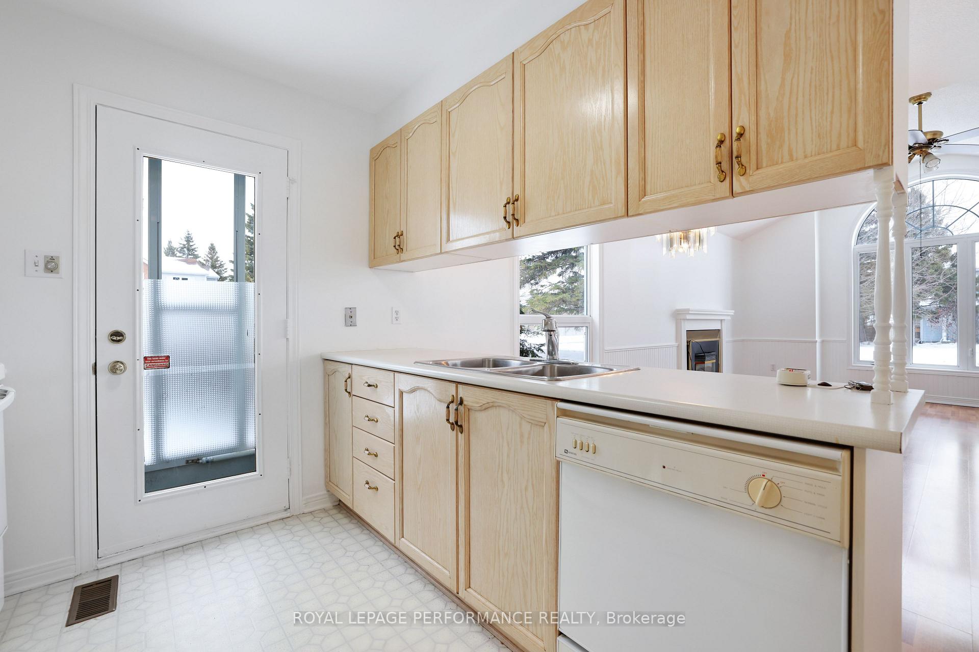Photo 14 of 35 Steeple Chase Drive, Ottawa, Kanata - Bridlewood — HOMEH