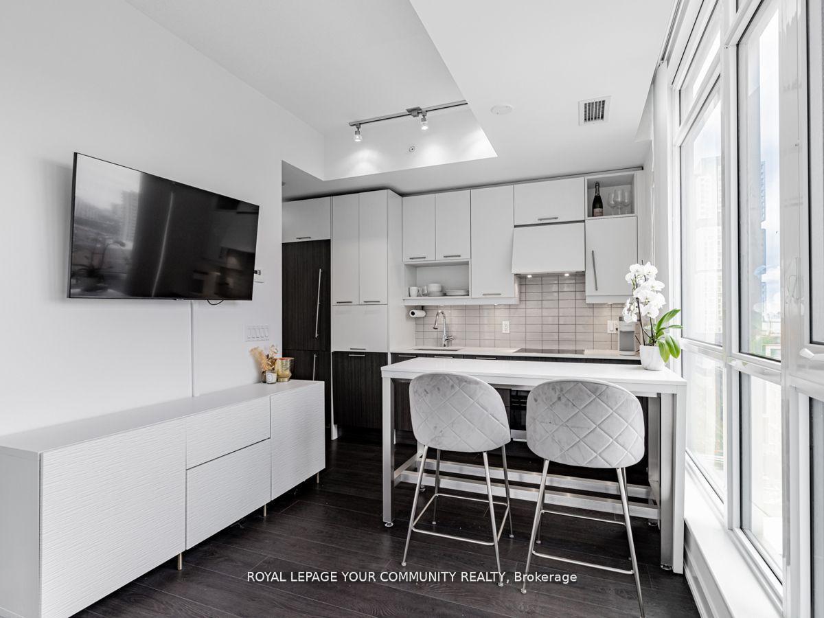 Photo 3 of Unit 1602, 30 Nelson Street, Toronto, Waterfront Communities — HOMEH