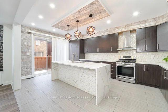 Photo 2 of 77 Enford Crescent, Brampton, Northwest Brampton — HOMEH