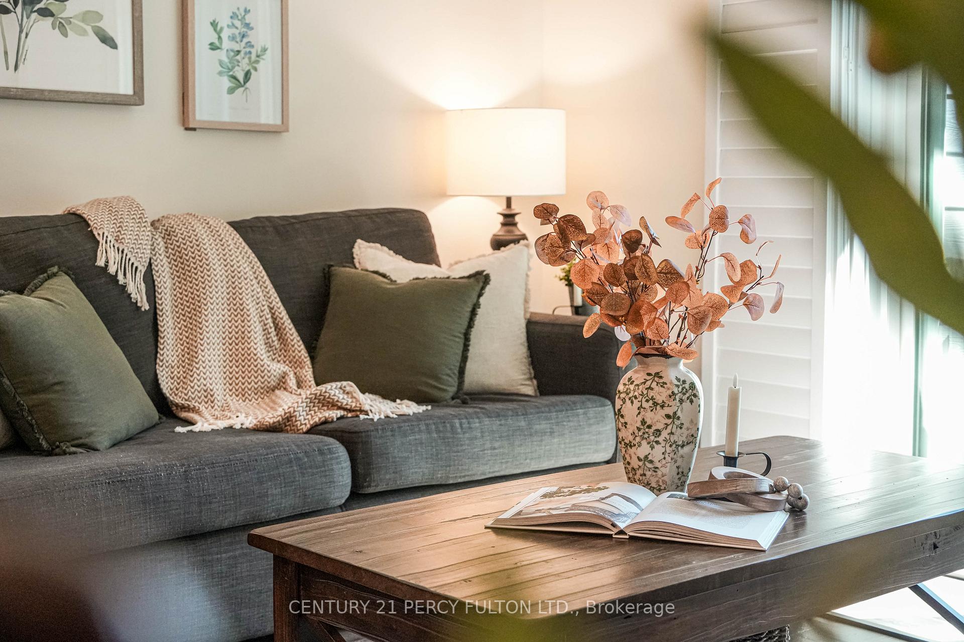 Photo 4 of Unit 302, 660 Gordon Street, Whitby, Port Whitby — HOMEH