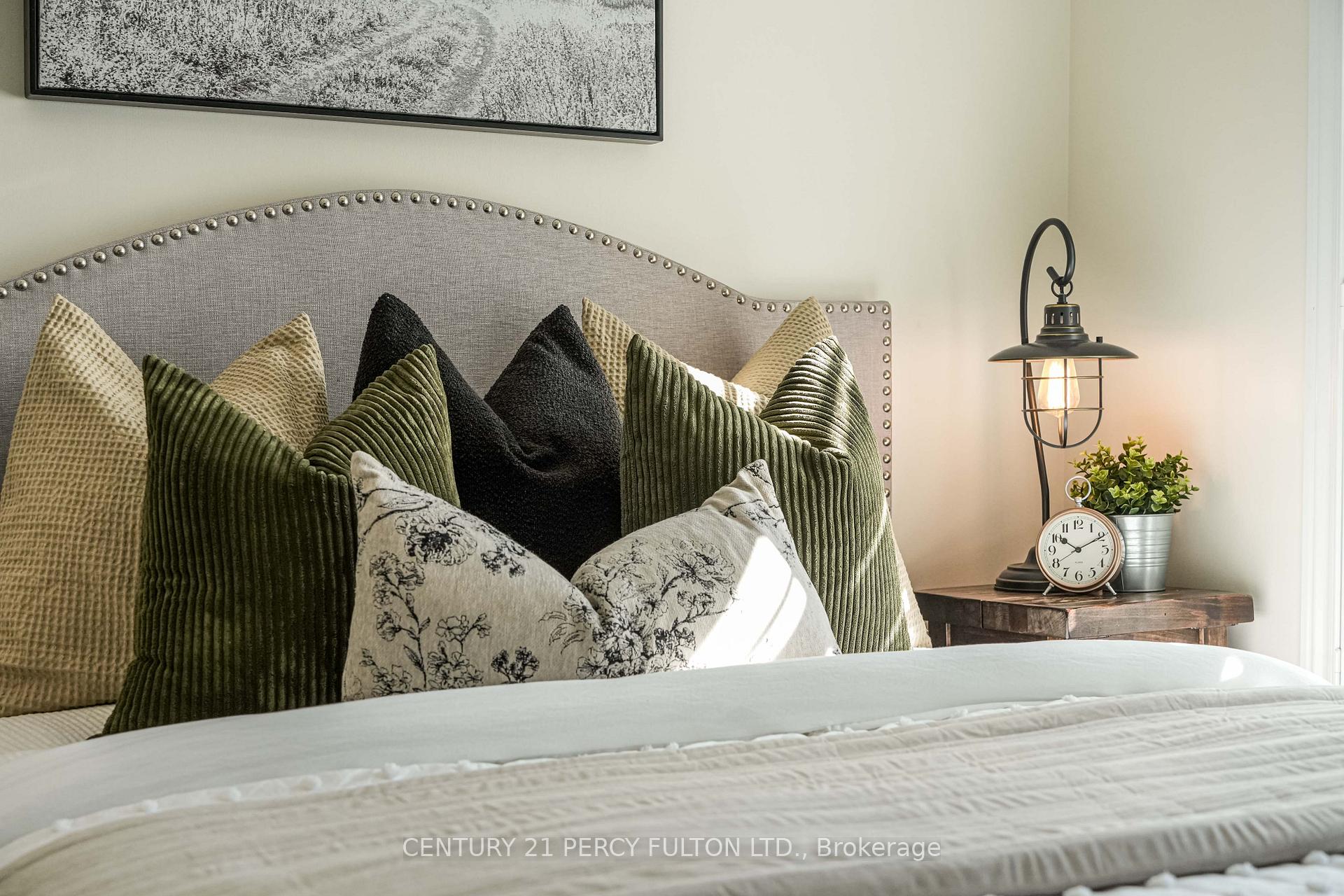 Photo 11 of Unit 302, 660 Gordon Street, Whitby, Port Whitby — HOMEH