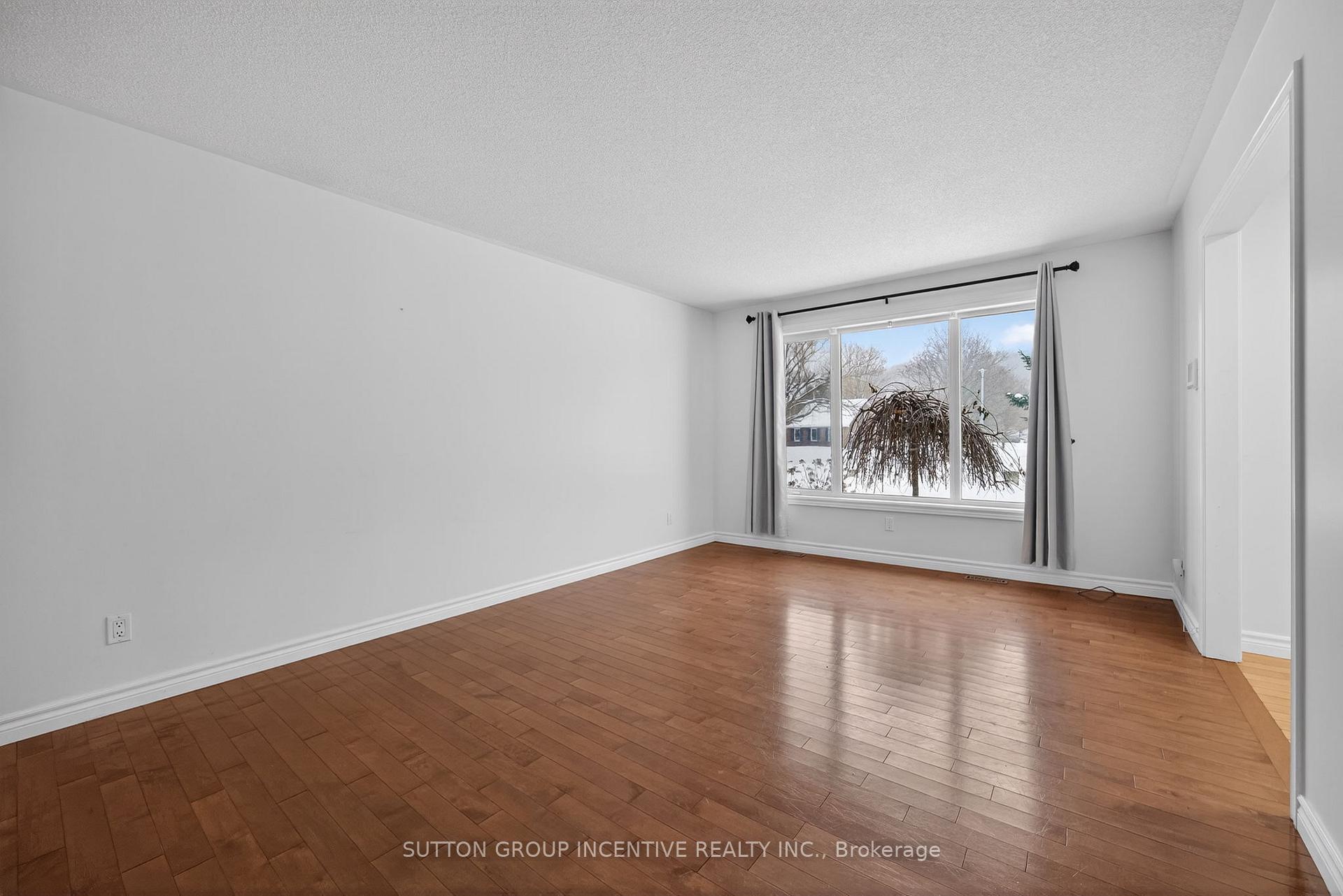 Photo 2 of 36 Nicholson Crescent, Springwater, Snow Valley — HOMEH