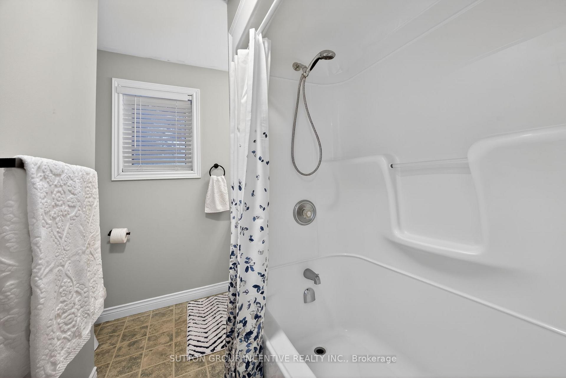 Photo 14 of 36 Nicholson Crescent, Springwater, Snow Valley — HOMEH