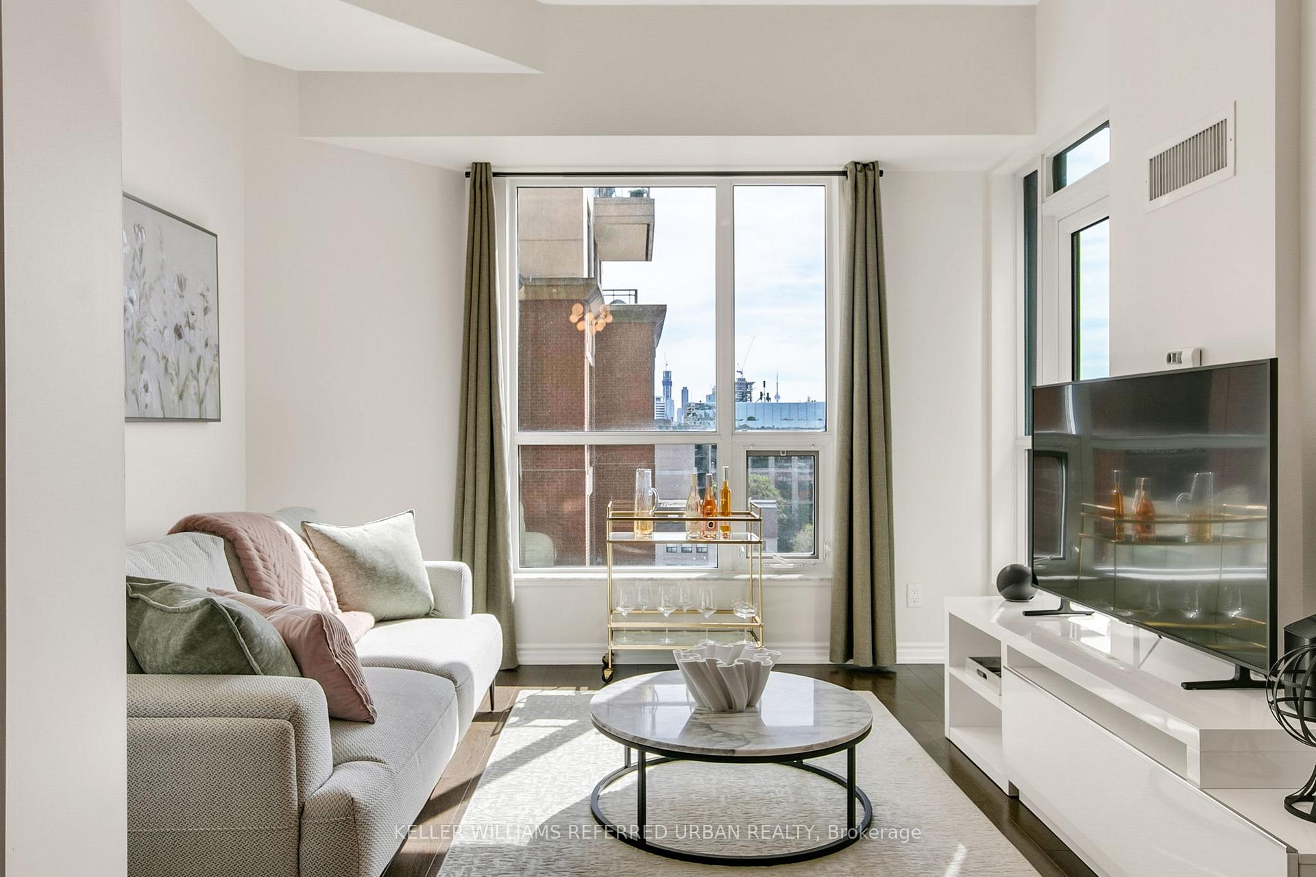 Photo 6 of Unit 725, 23 Glebe Road W, Toronto, Yonge-Eglinton — HOMEH