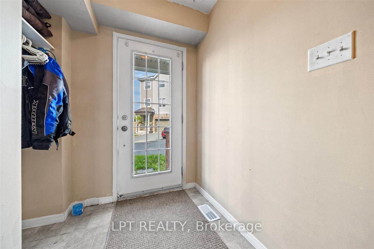 Photo 4 of 419 Sadar Private, Ottawa, Barrhaven - Cedargrove/Fraserdale — HOMEH