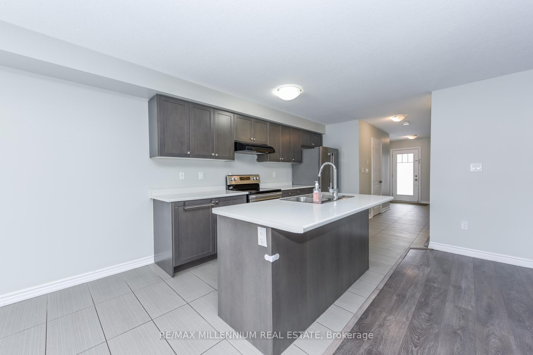 Photo 7 of 13 Hedges Crescent, Hamilton, Stoney Creek — HOMEH