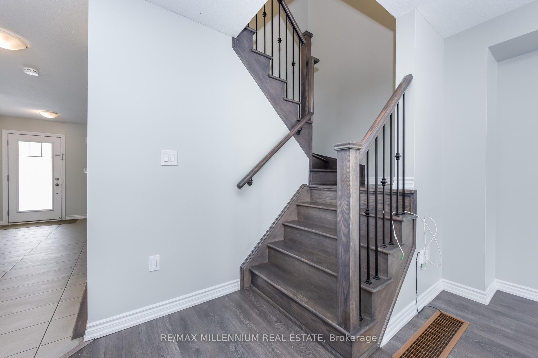 Photo 15 of 13 Hedges Crescent, Hamilton, Stoney Creek — HOMEH