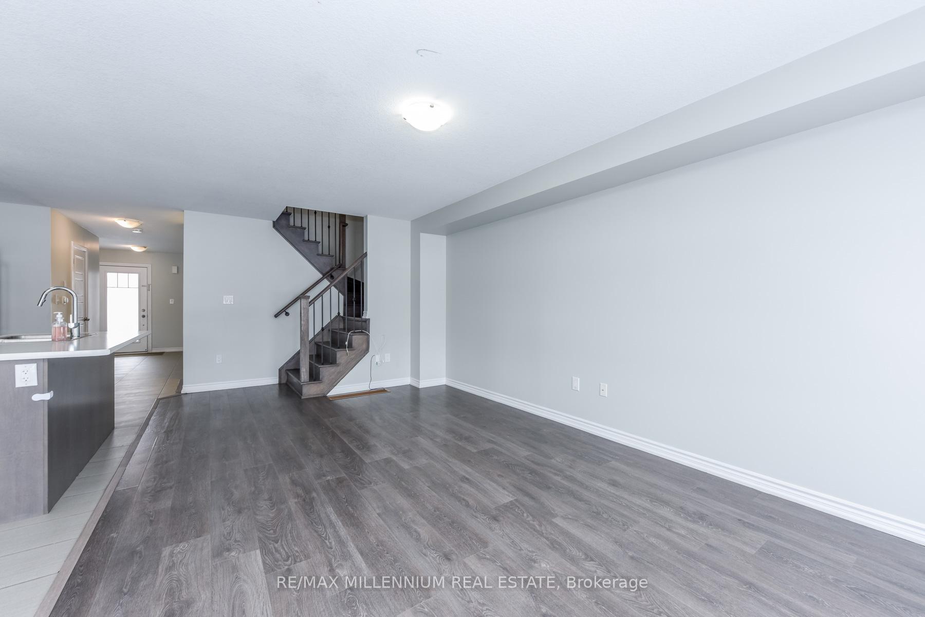 Photo 8 of 13 Hedges Crescent, Hamilton, Stoney Creek — HOMEH