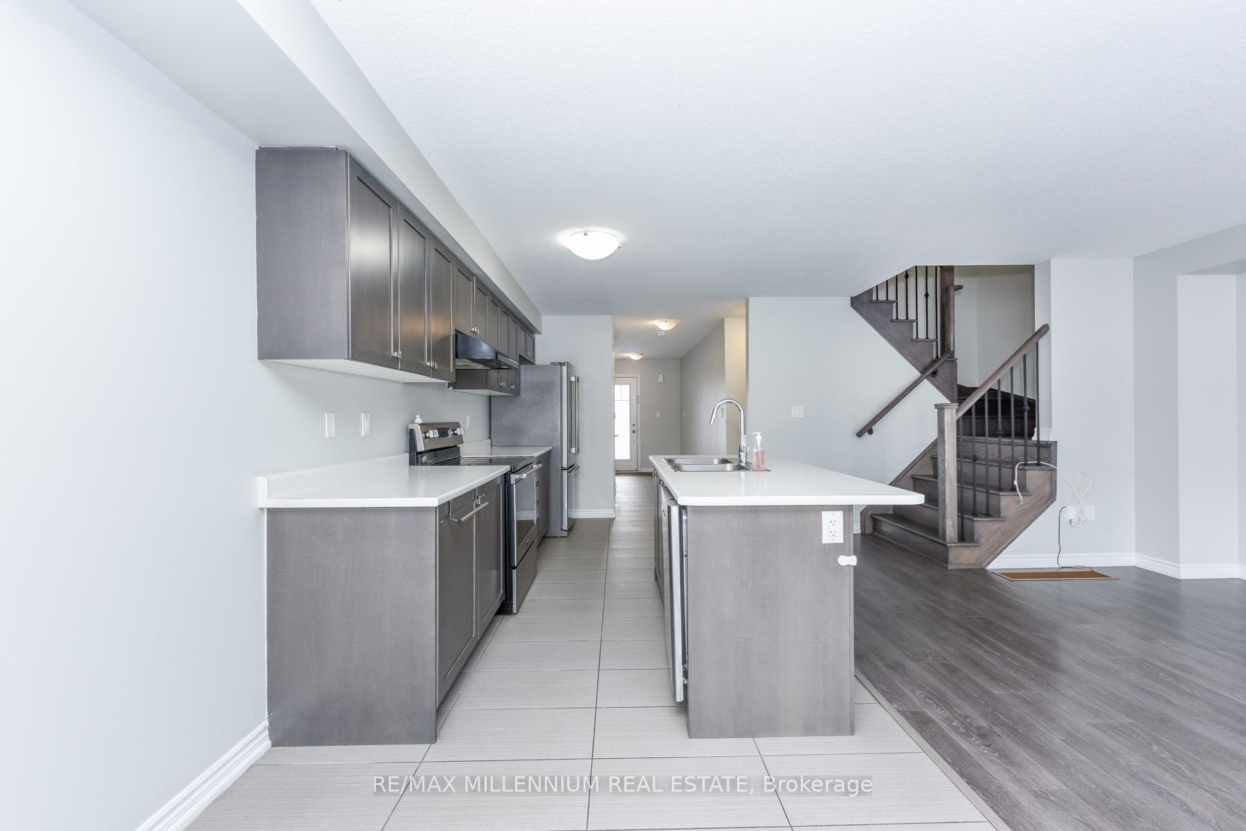 Photo 9 of 13 Hedges Crescent, Hamilton, Stoney Creek — HOMEH