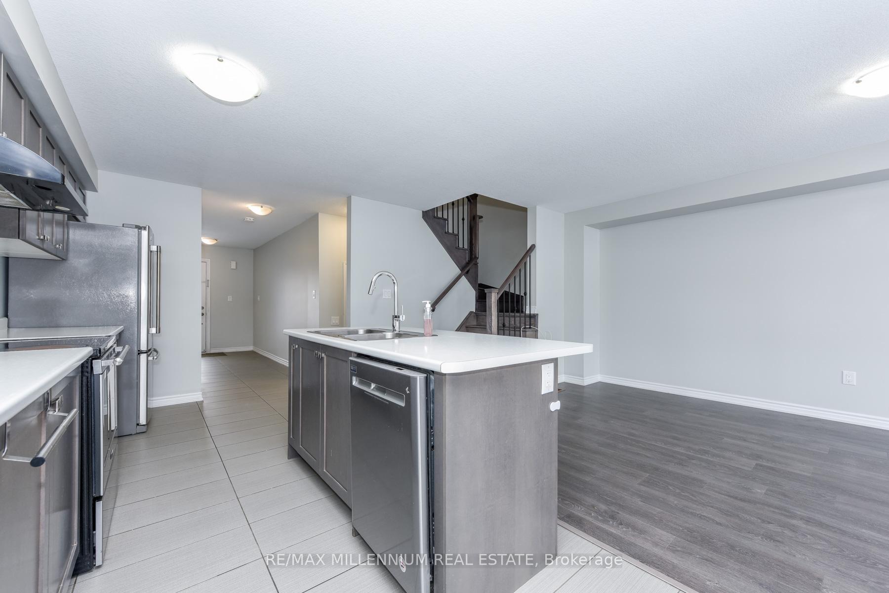 Photo 10 of 13 Hedges Crescent, Hamilton, Stoney Creek — HOMEH