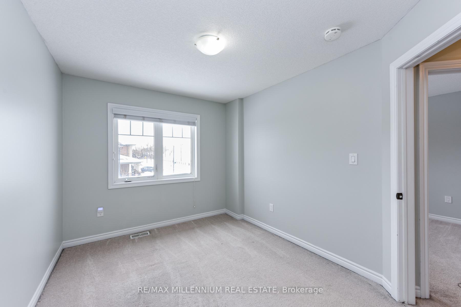 Photo 14 of 13 Hedges Crescent, Hamilton, Stoney Creek — HOMEH