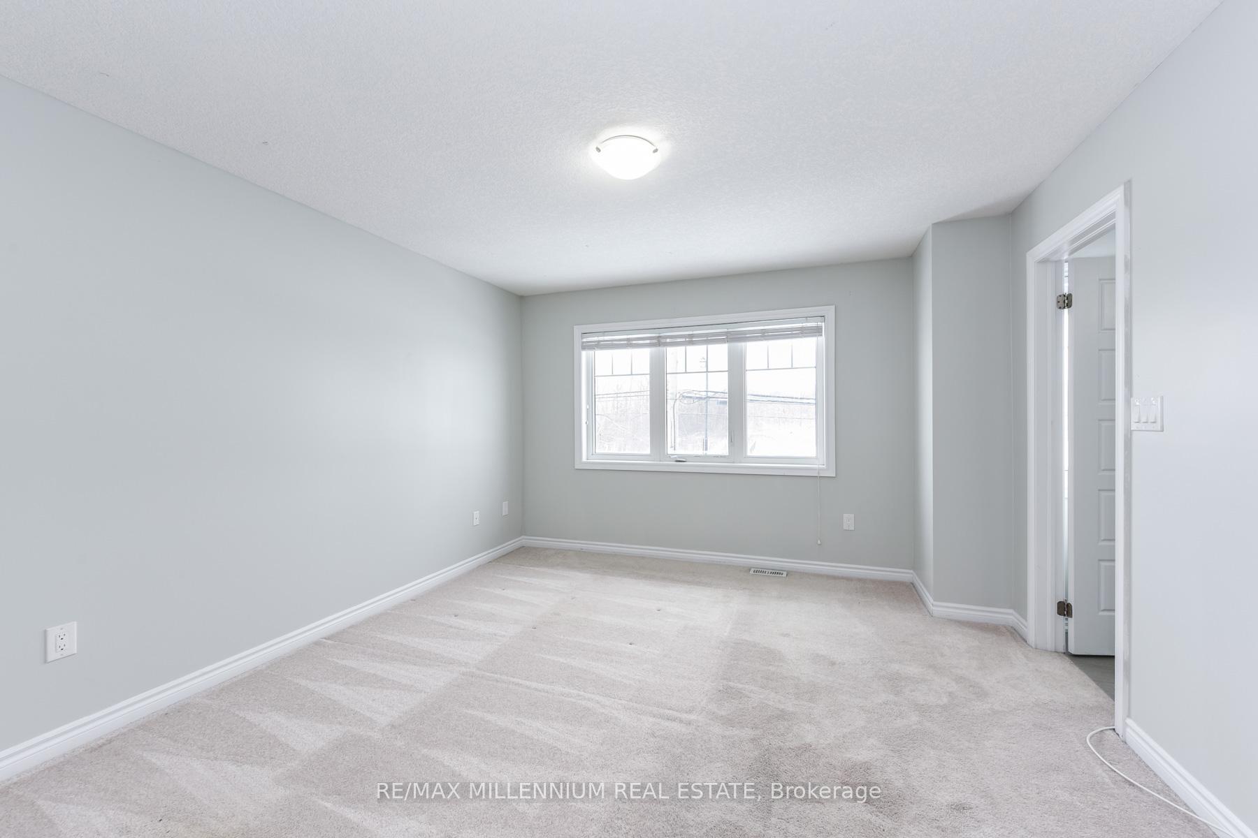 Photo 11 of 13 Hedges Crescent, Hamilton, Stoney Creek — HOMEH