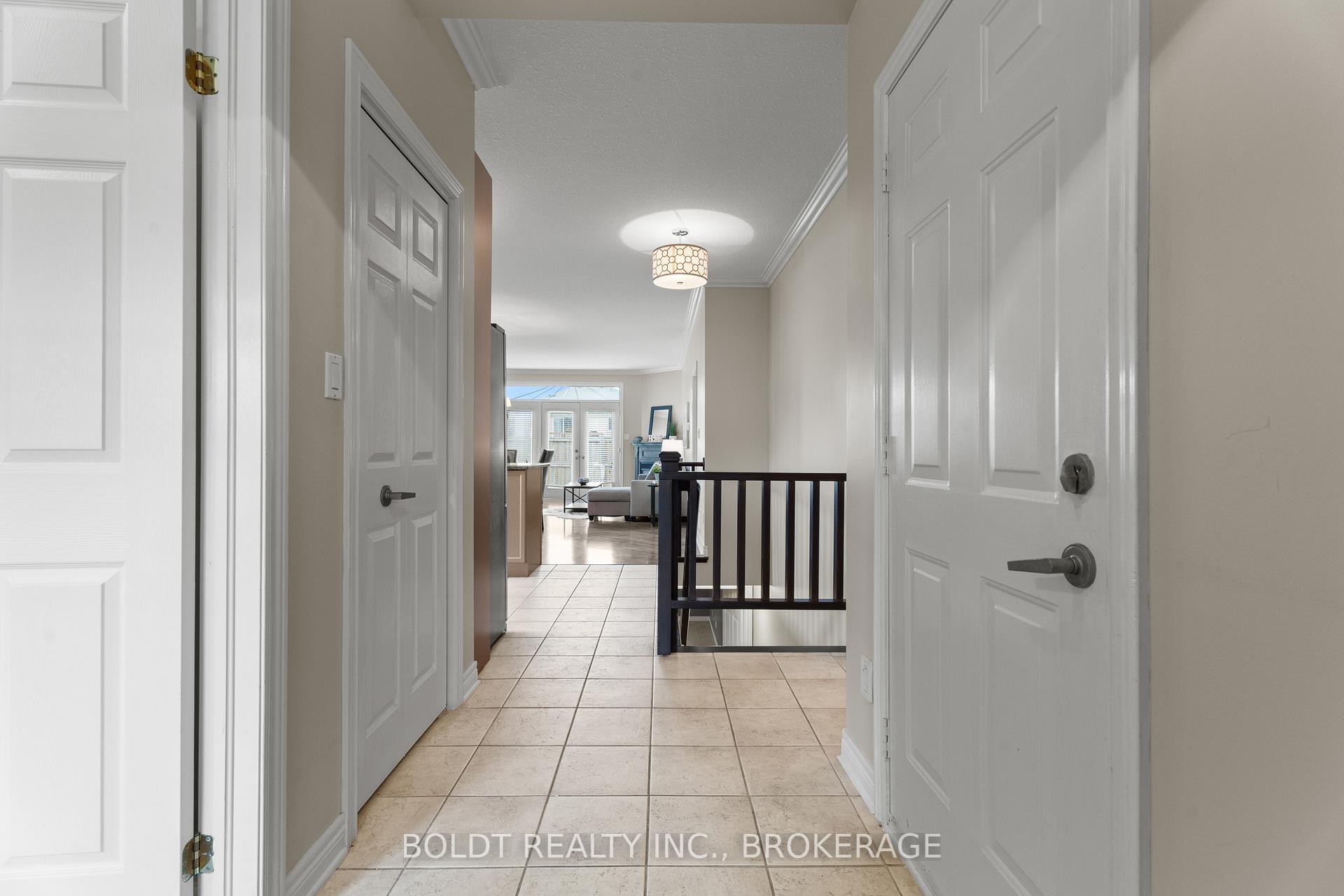 Photo 4 of 8 Willowlanding Court, Welland, N. Welland — HOMEH
