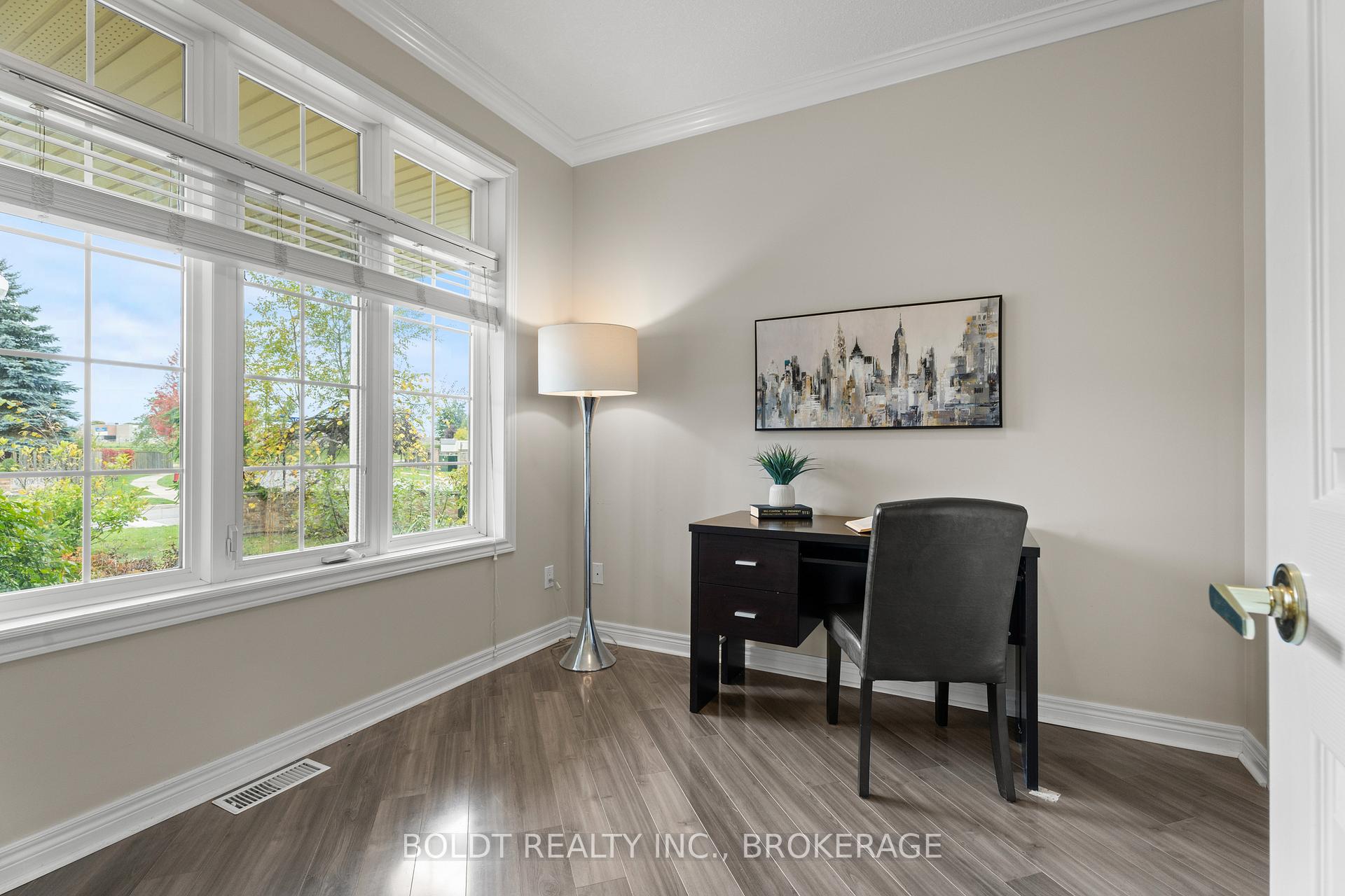 Photo 6 of 8 Willowlanding Court, Welland, N. Welland — HOMEH