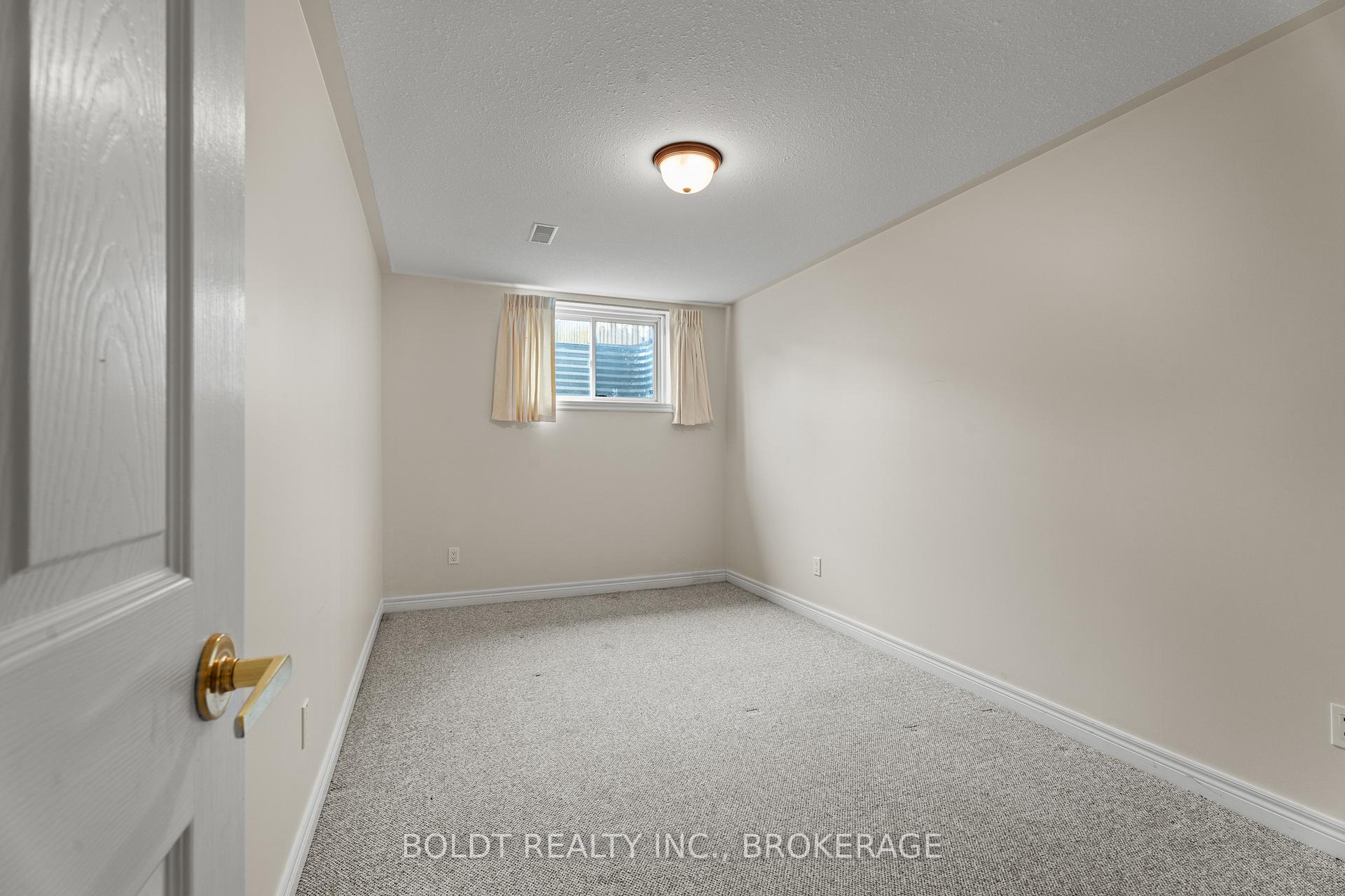 Photo 33 of 8 Willowlanding Court, Welland, N. Welland — HOMEH