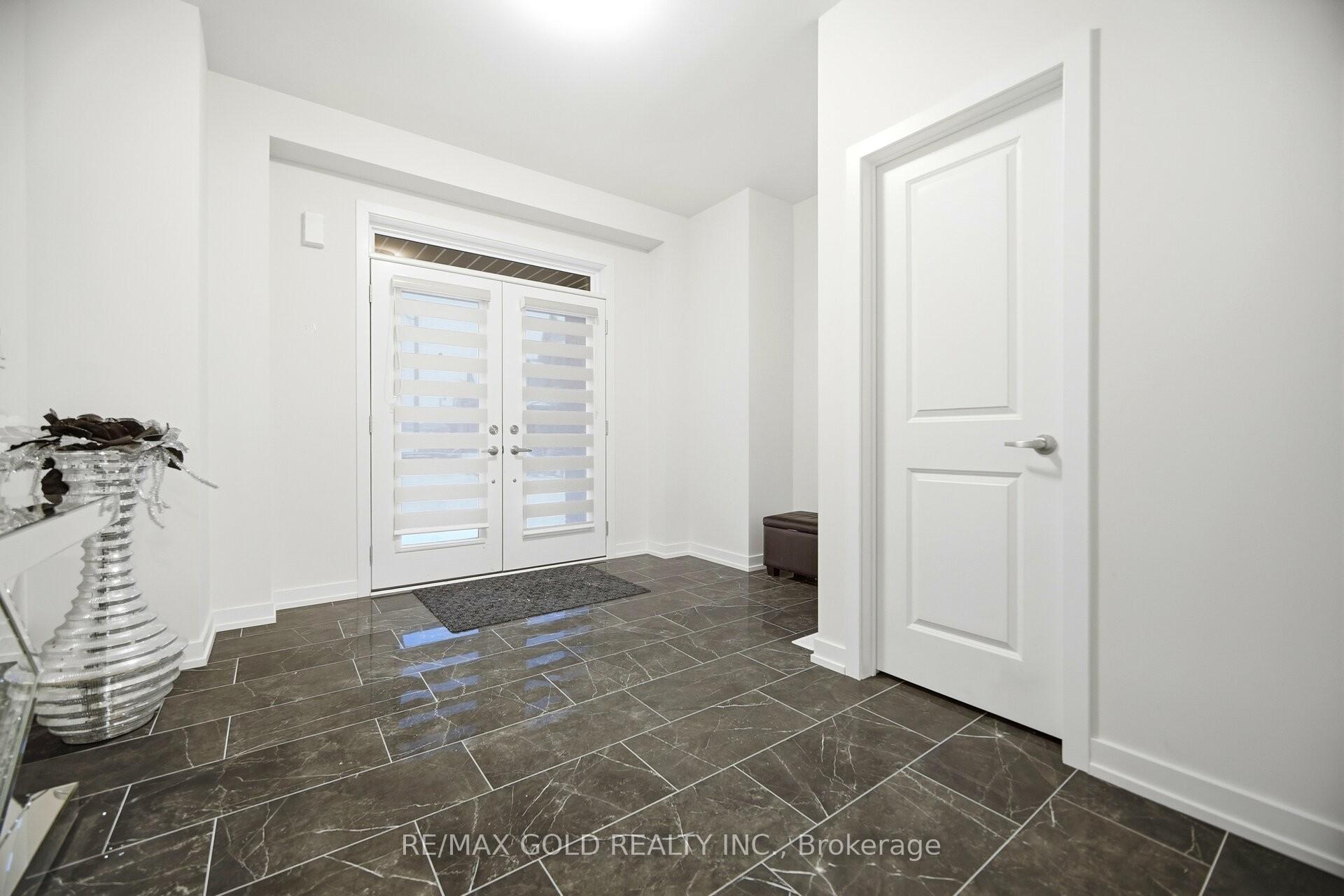 Photo 3 of 40 Aveena Road, Brampton, Bram East — HOMEH