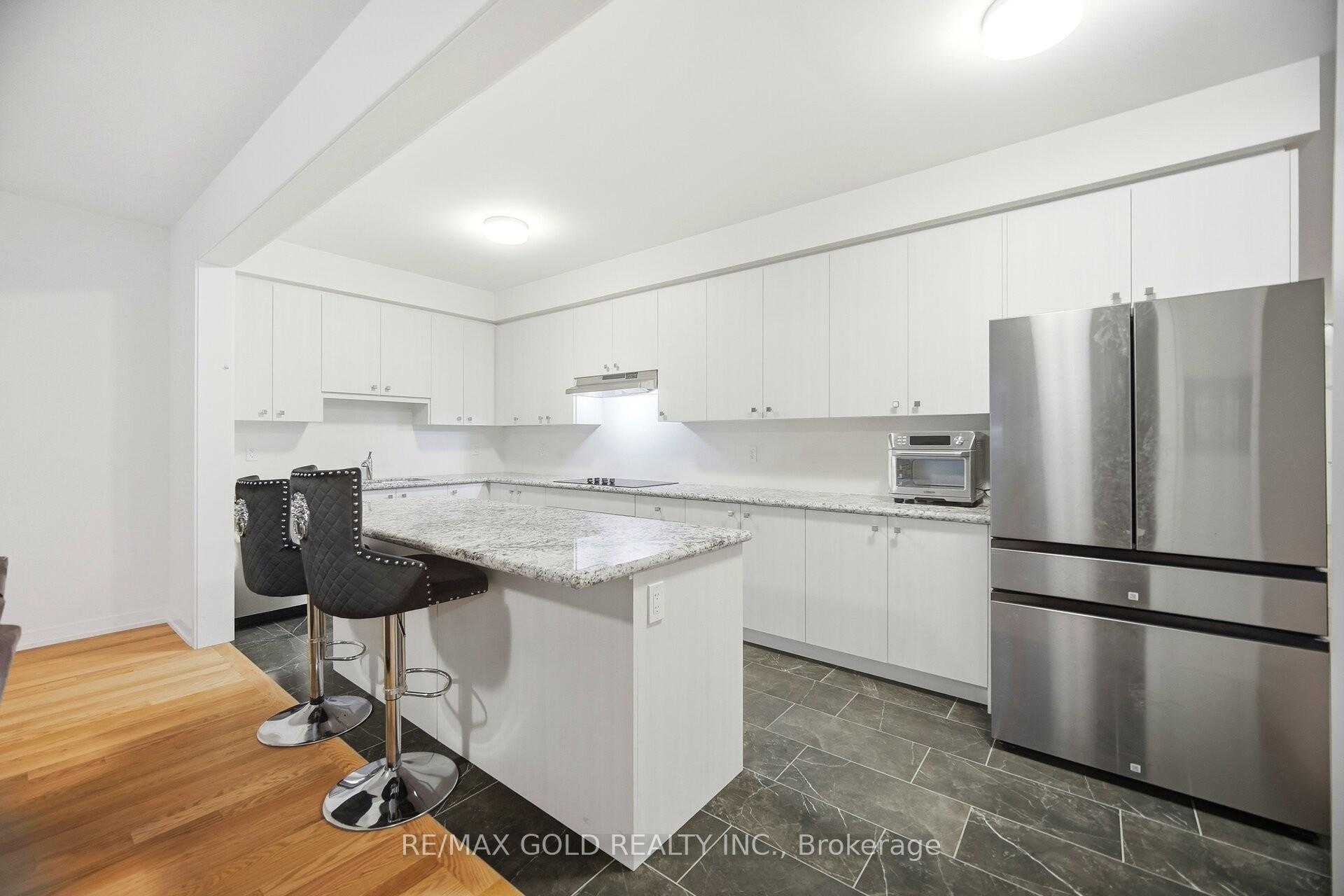 Photo 4 of 40 Aveena Road, Brampton, Bram East — HOMEH