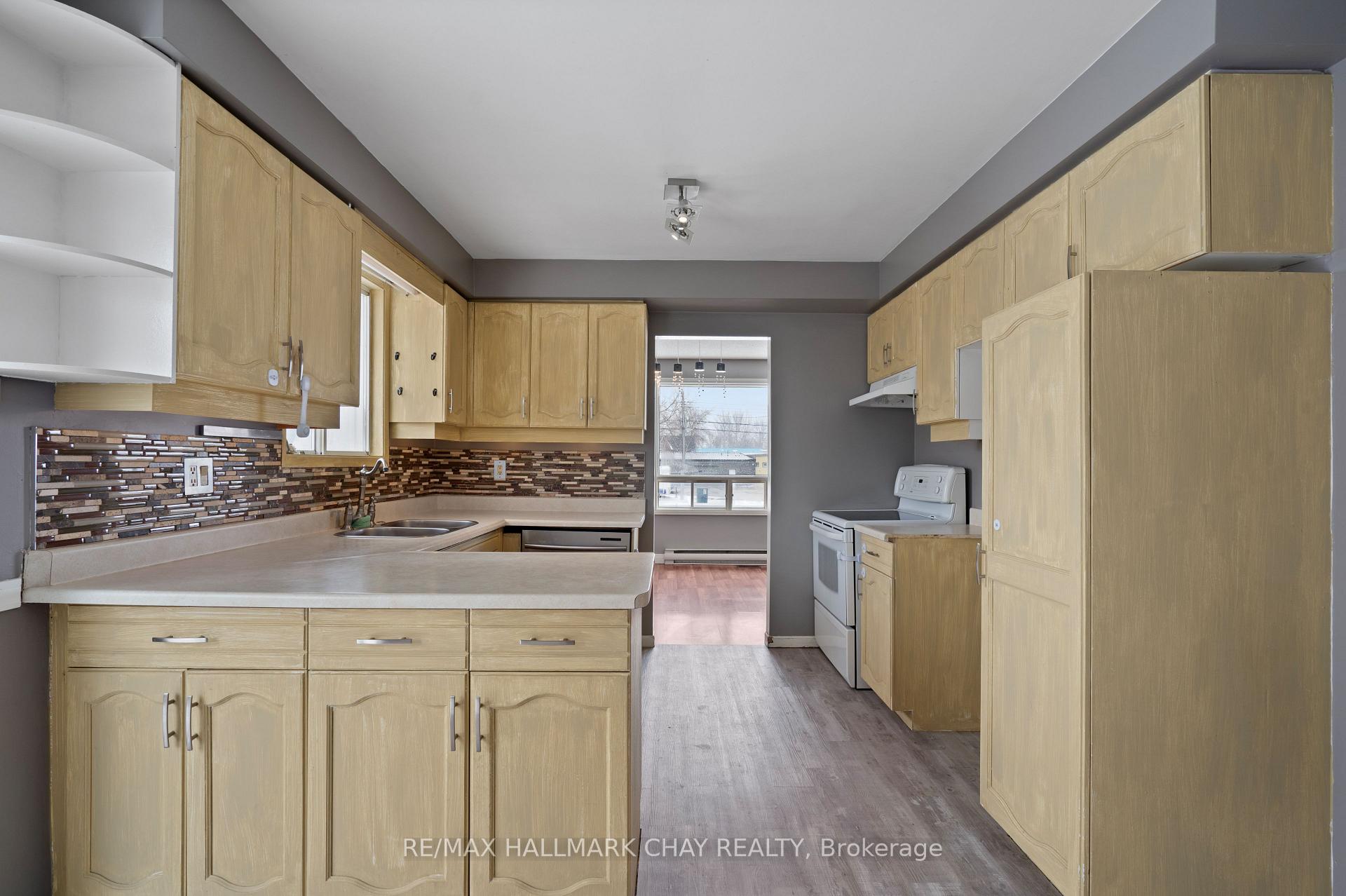 Photo 3 of 7481 County Road 91, Clearview, Stayner — HOMEH