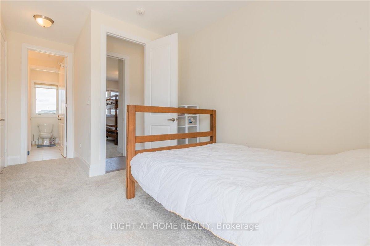 Photo 13 of 120 Stoneleigh Drive, Blue Mountains — HOMEH