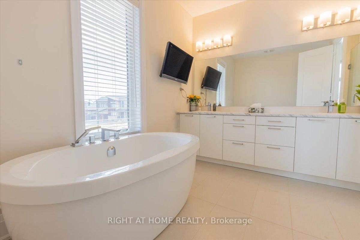 Photo 22 of 120 Stoneleigh Drive, Blue Mountains — HOMEH