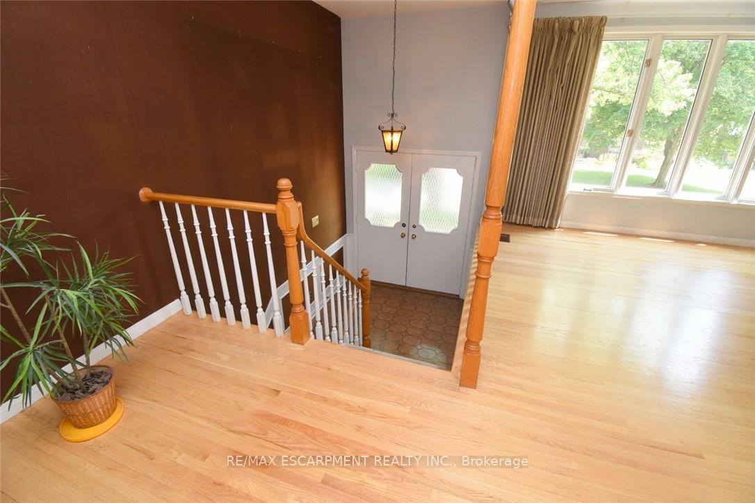 Photo 17 of 30 Terrace Drive, Hamilton, Dundas — HOMEH