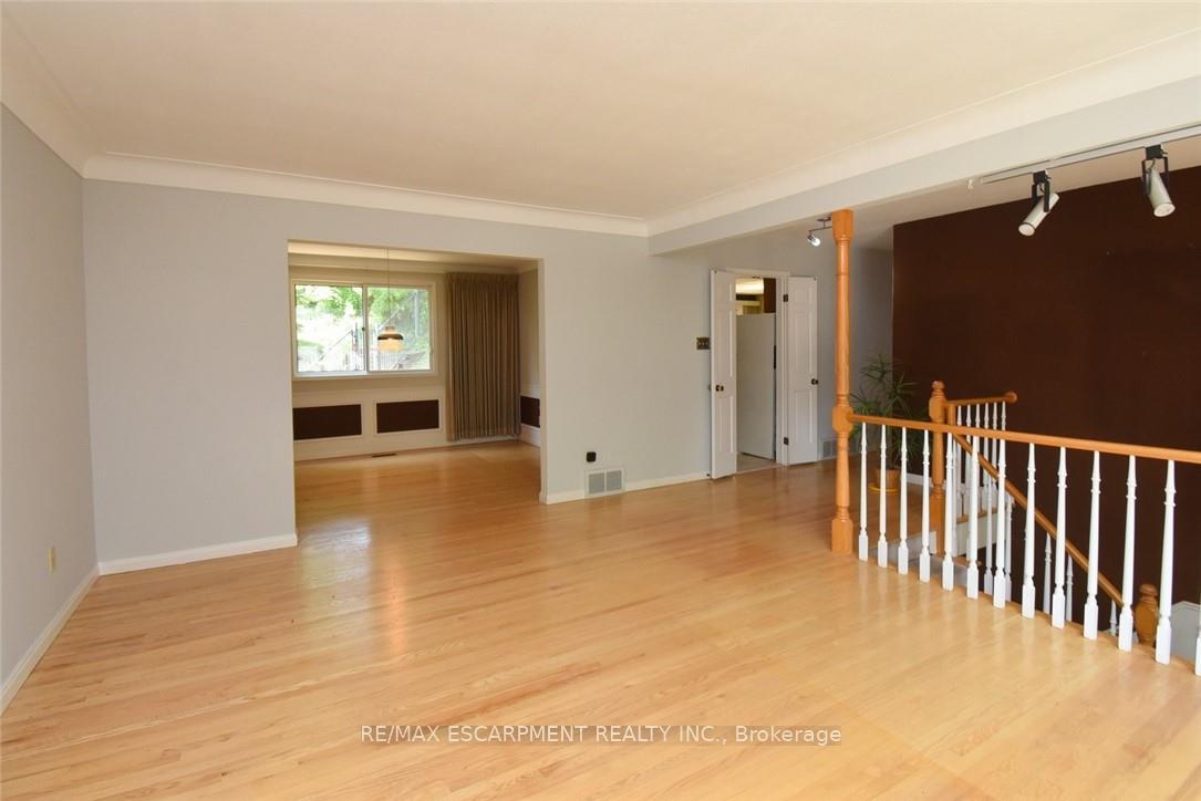 Photo 11 of 30 Terrace Drive, Hamilton, Dundas — HOMEH