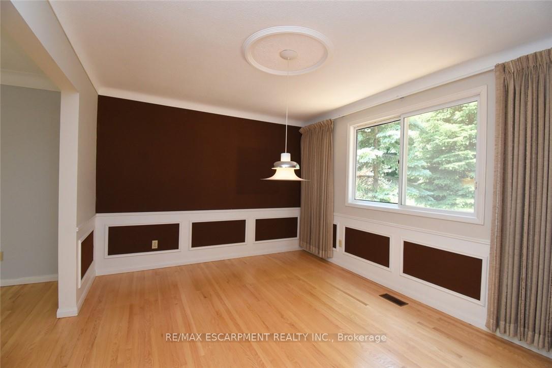 Photo 16 of 30 Terrace Drive, Hamilton, Dundas — HOMEH