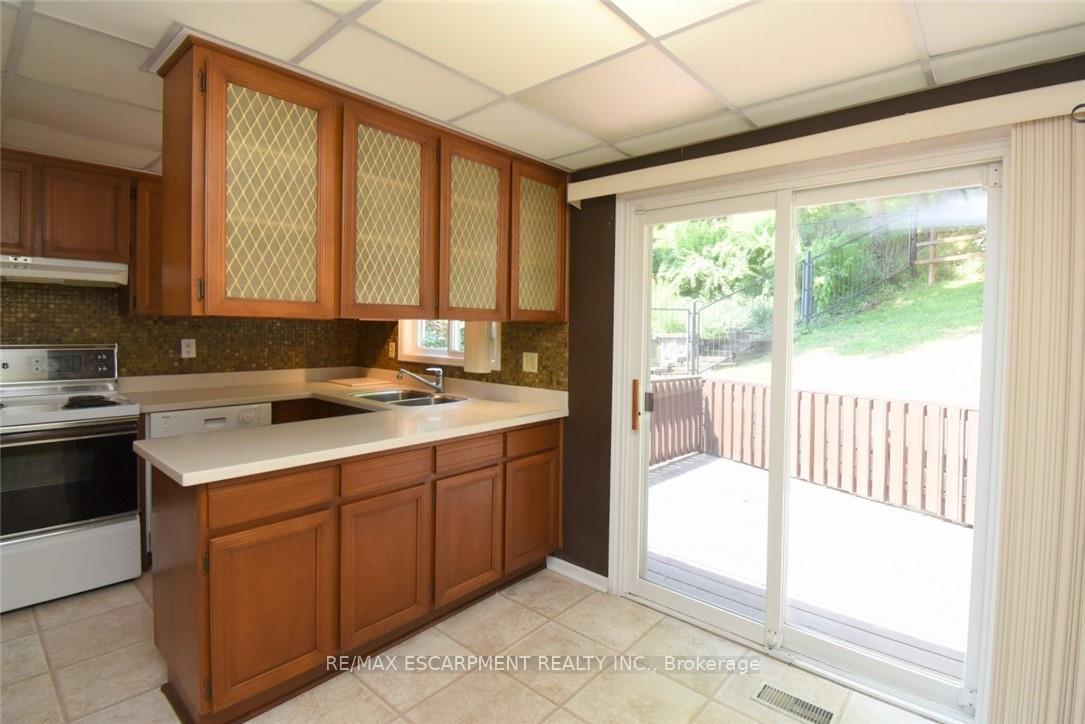 Photo 21 of 30 Terrace Drive, Hamilton, Dundas — HOMEH