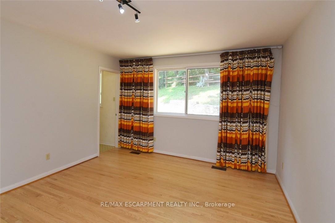 Photo 6 of 30 Terrace Drive, Hamilton, Dundas — HOMEH