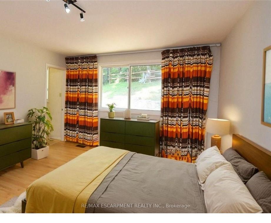 Photo 12 of 30 Terrace Drive, Hamilton, Dundas — HOMEH
