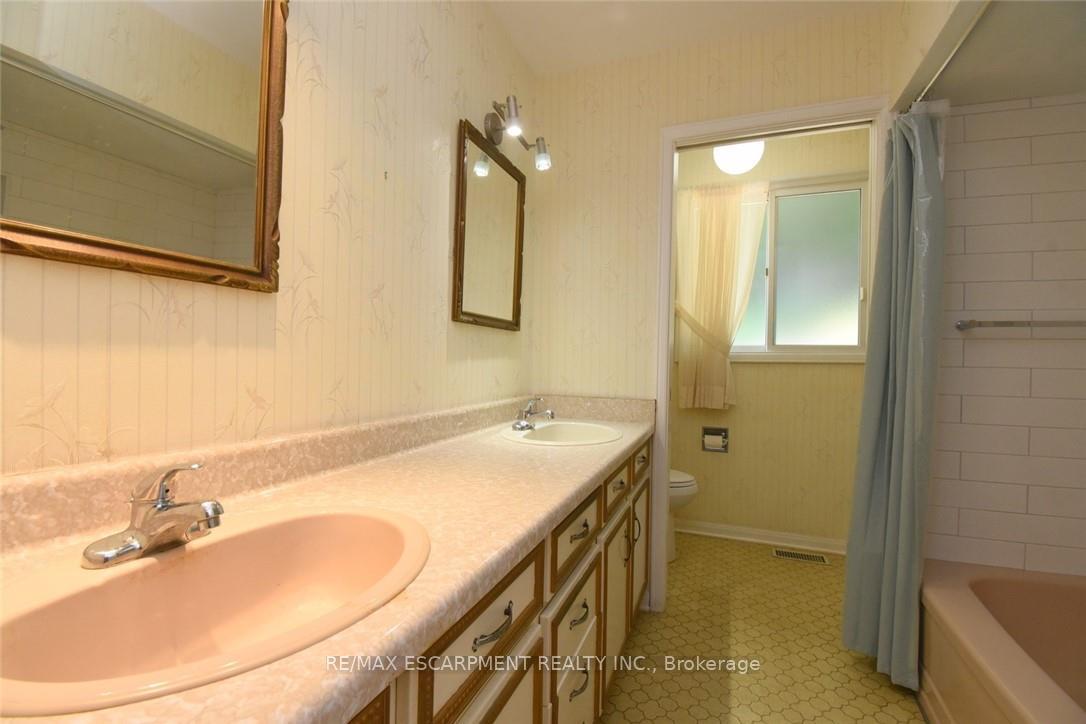 Photo 18 of 30 Terrace Drive, Hamilton, Dundas — HOMEH