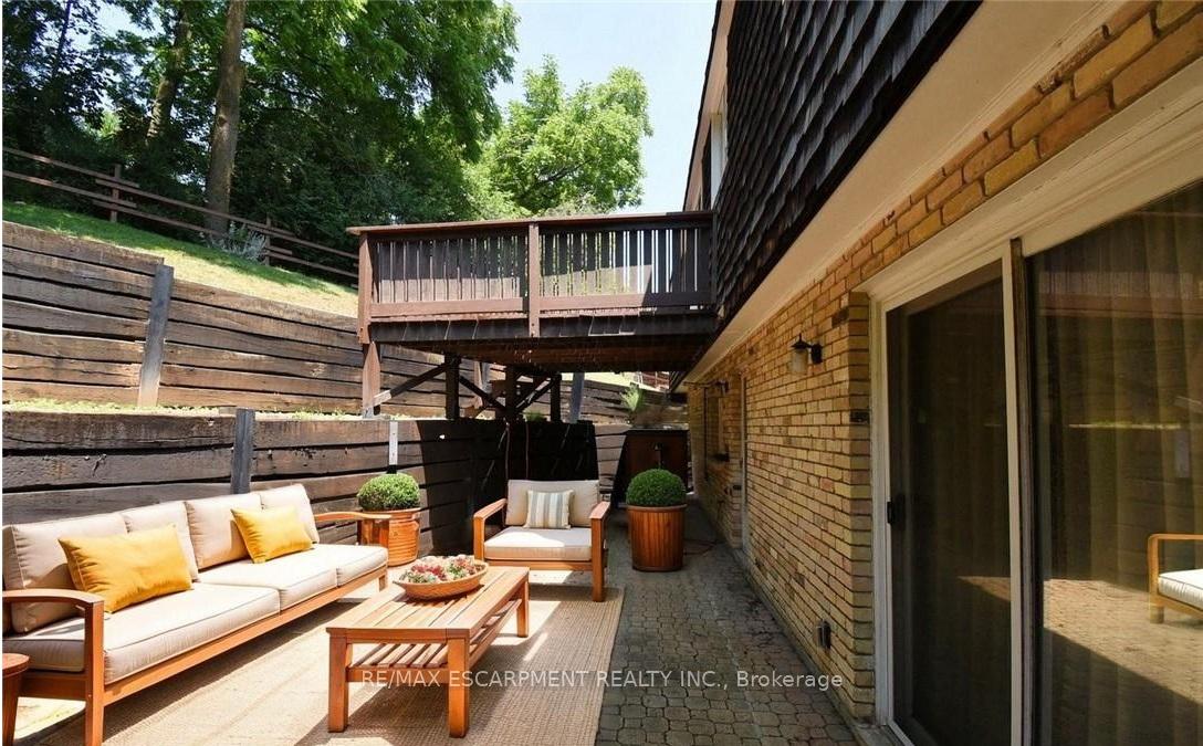 Photo 15 of 30 Terrace Drive, Hamilton, Dundas — HOMEH