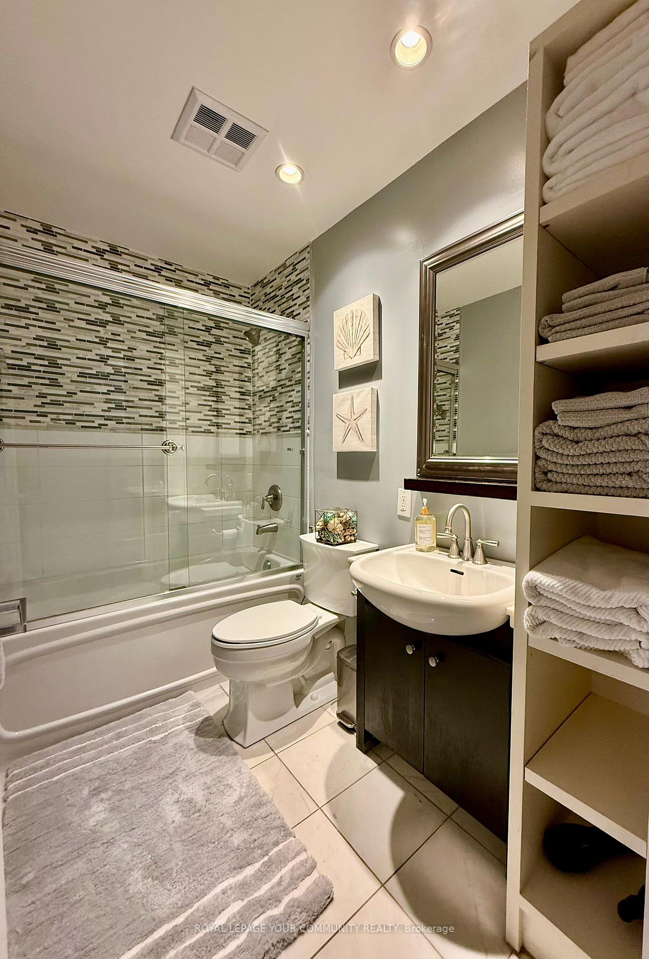 Photo 11 of Unit 3211, 8 York Street, Toronto, Waterfront Communities — HOMEH