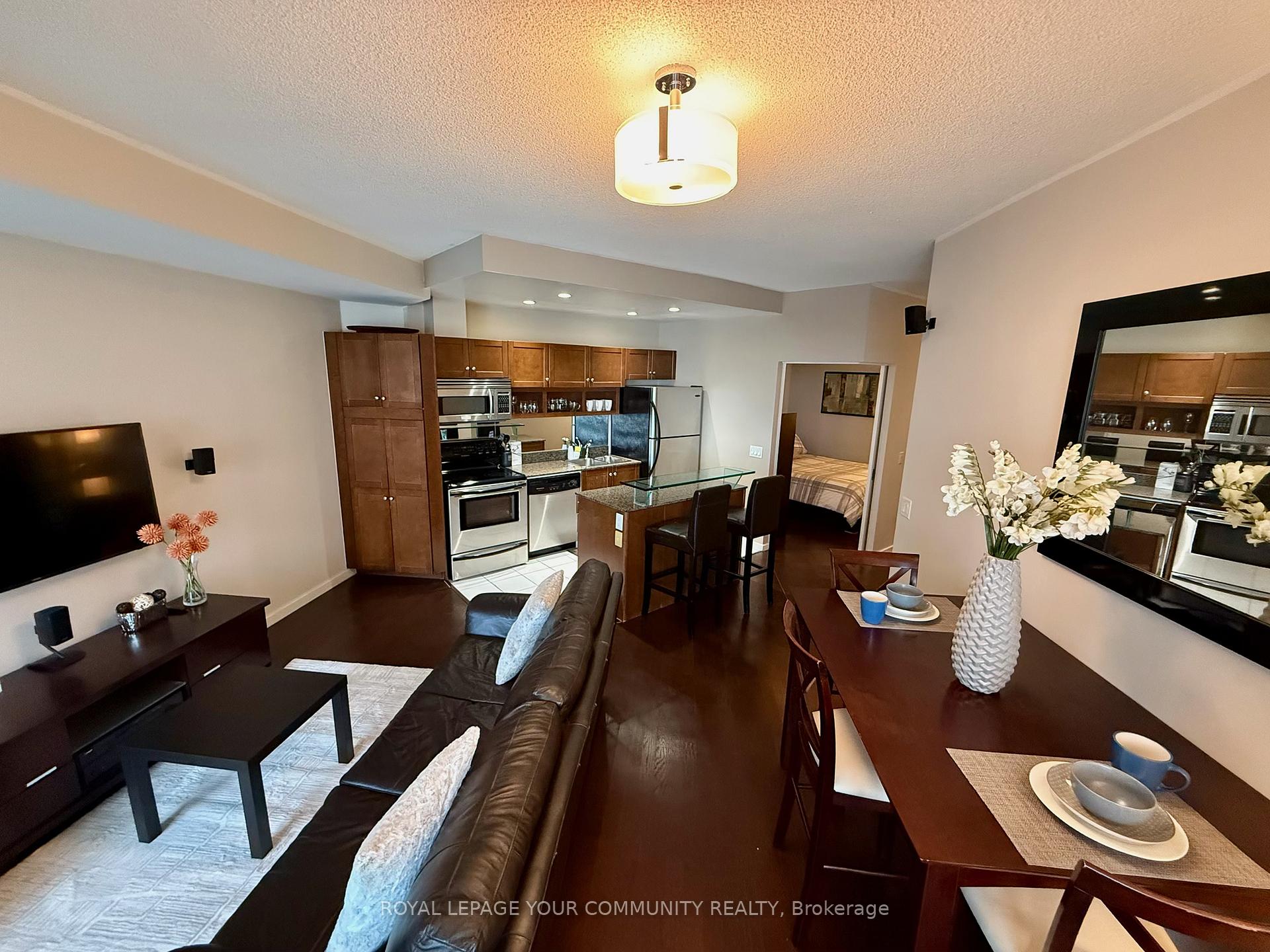Photo 8 of Unit 3211, 8 York Street, Toronto, Waterfront Communities — HOMEH