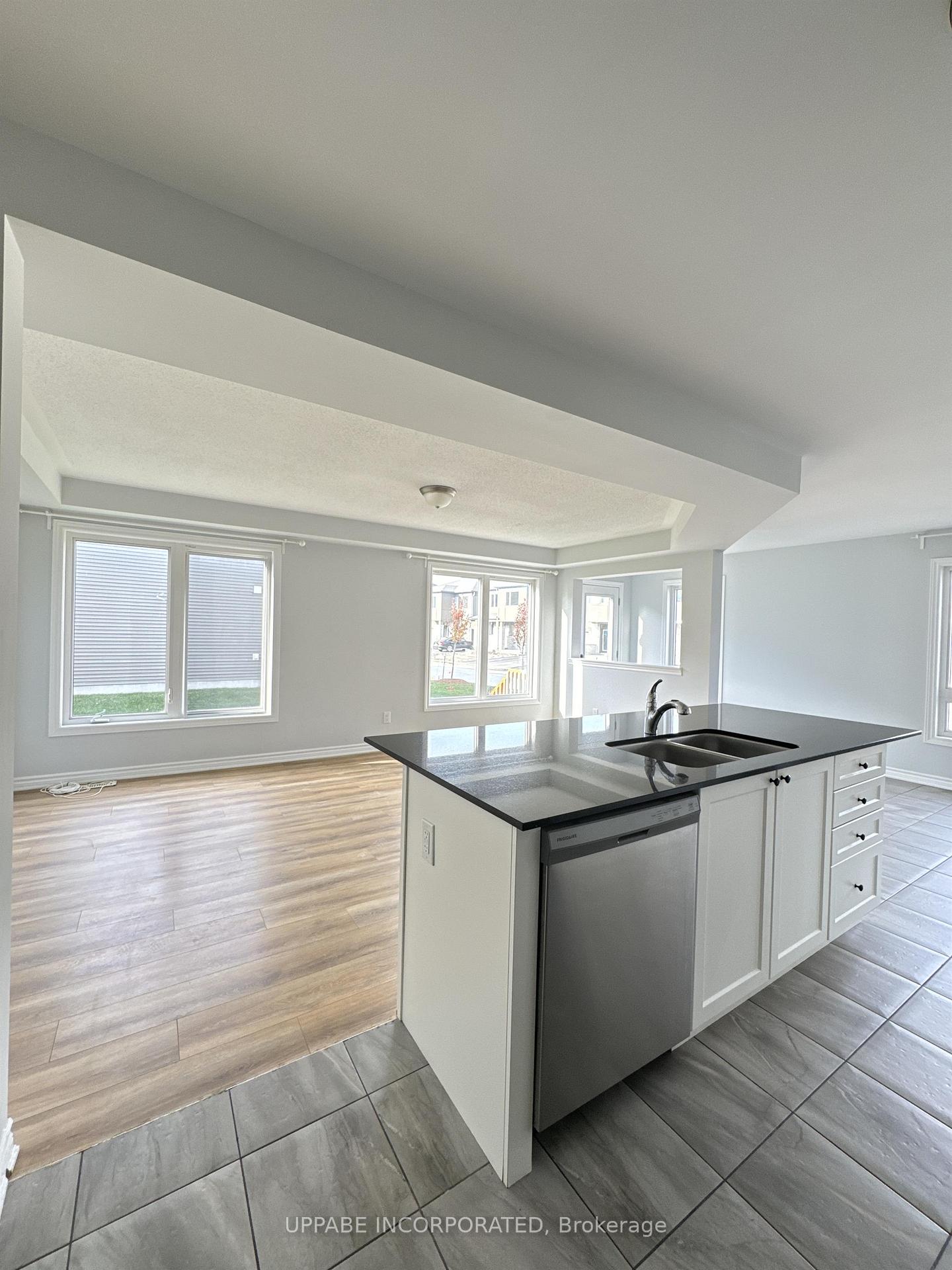 Photo 8 of 1094 Apolune Street, Ottawa, Barrhaven - Half Moon Bay — HOMEH