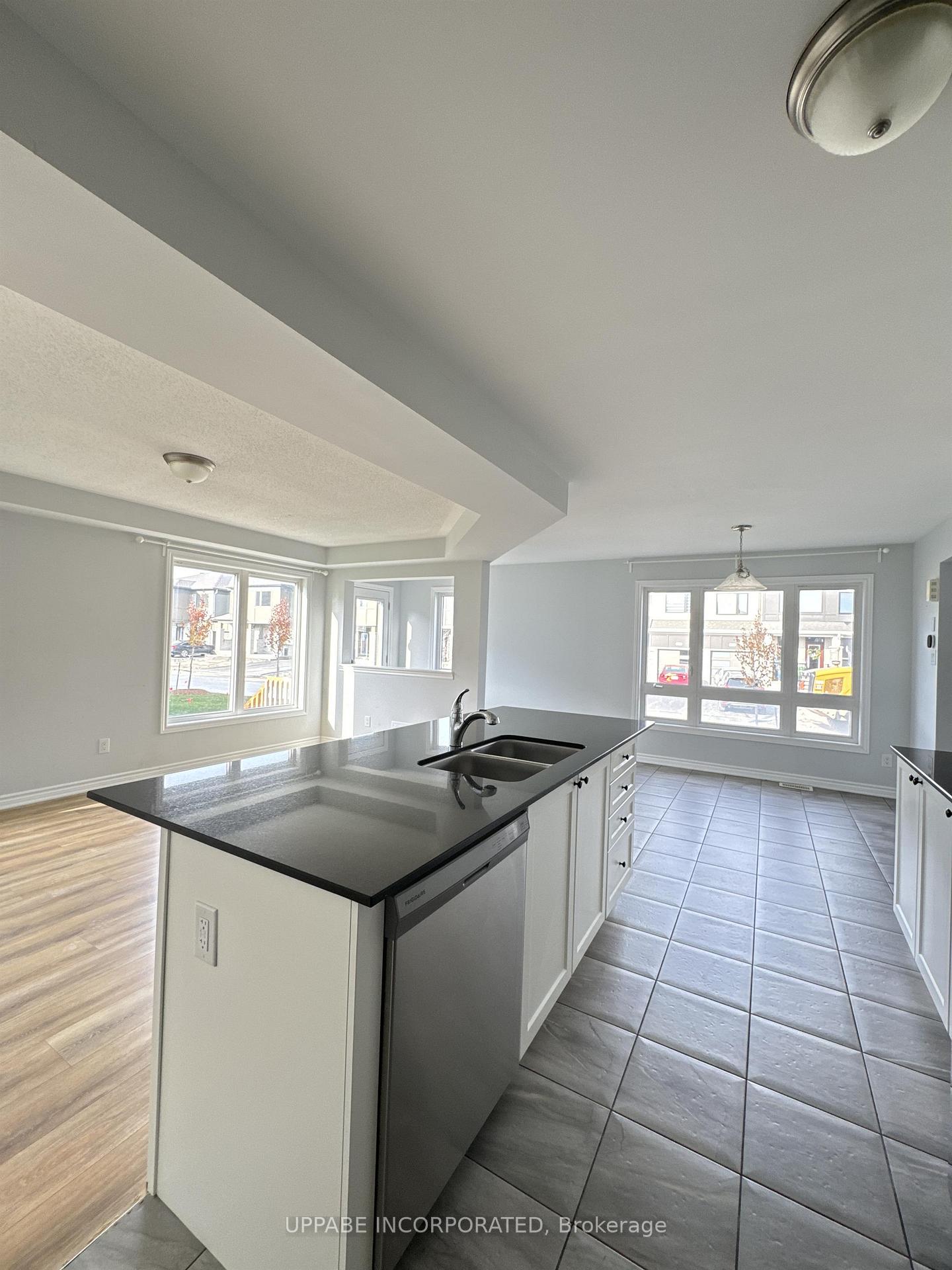 Photo 9 of 1094 Apolune Street, Ottawa, Barrhaven - Half Moon Bay — HOMEH