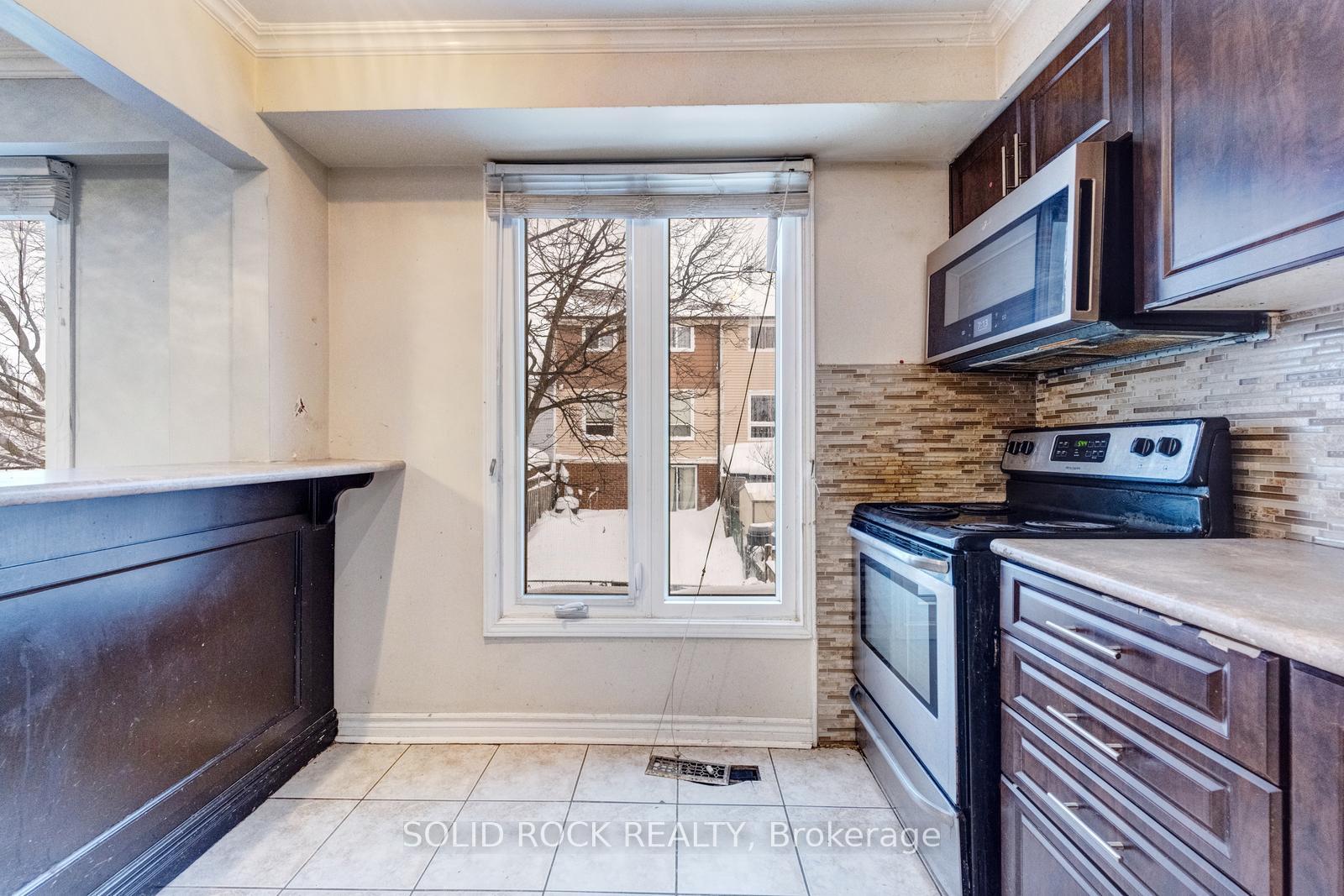 Photo 11 of 42 Kline Court, Brampton, Heart Lake West — HOMEH