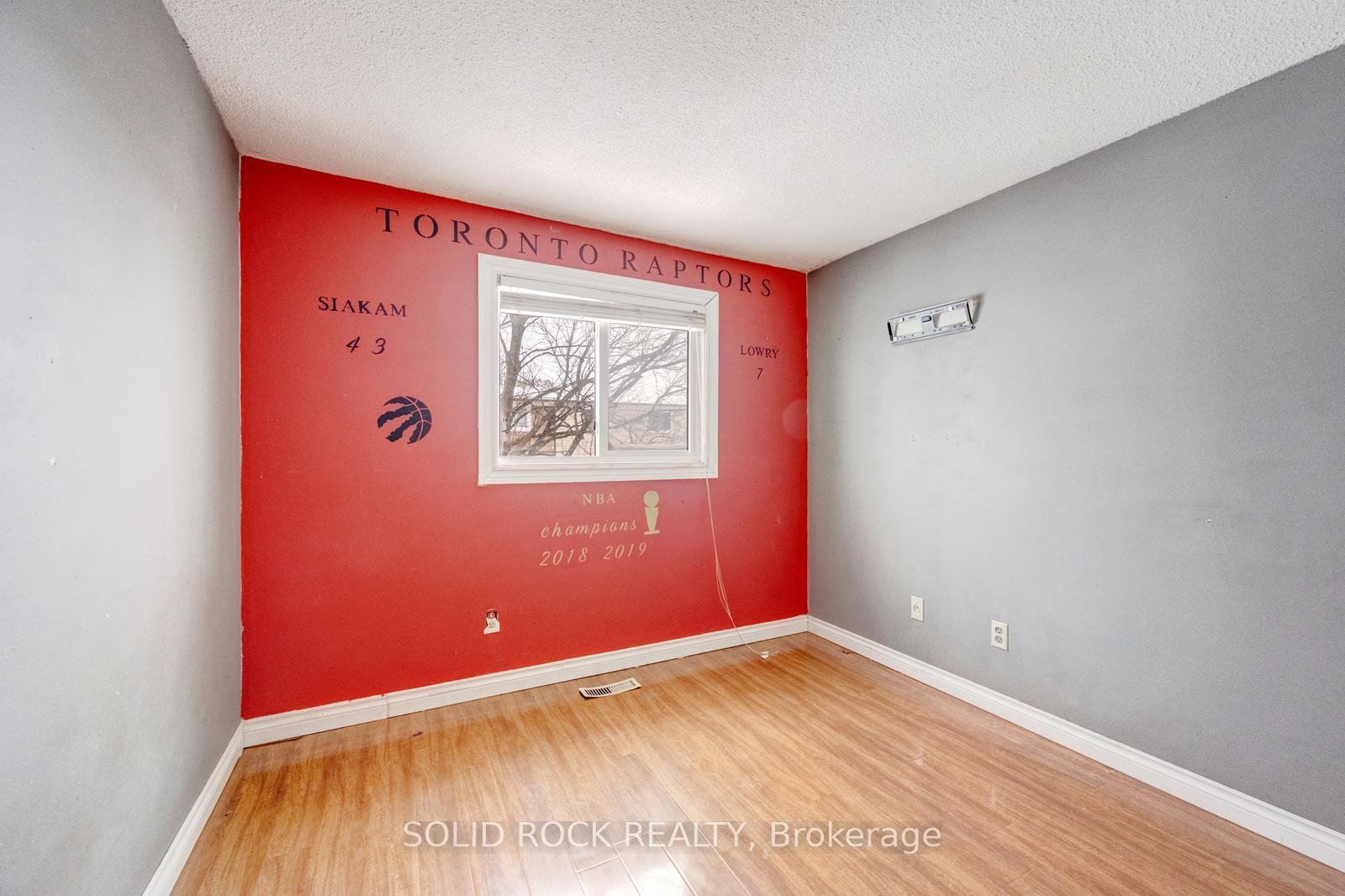 Photo 10 of 42 Kline Court, Brampton, Heart Lake West — HOMEH
