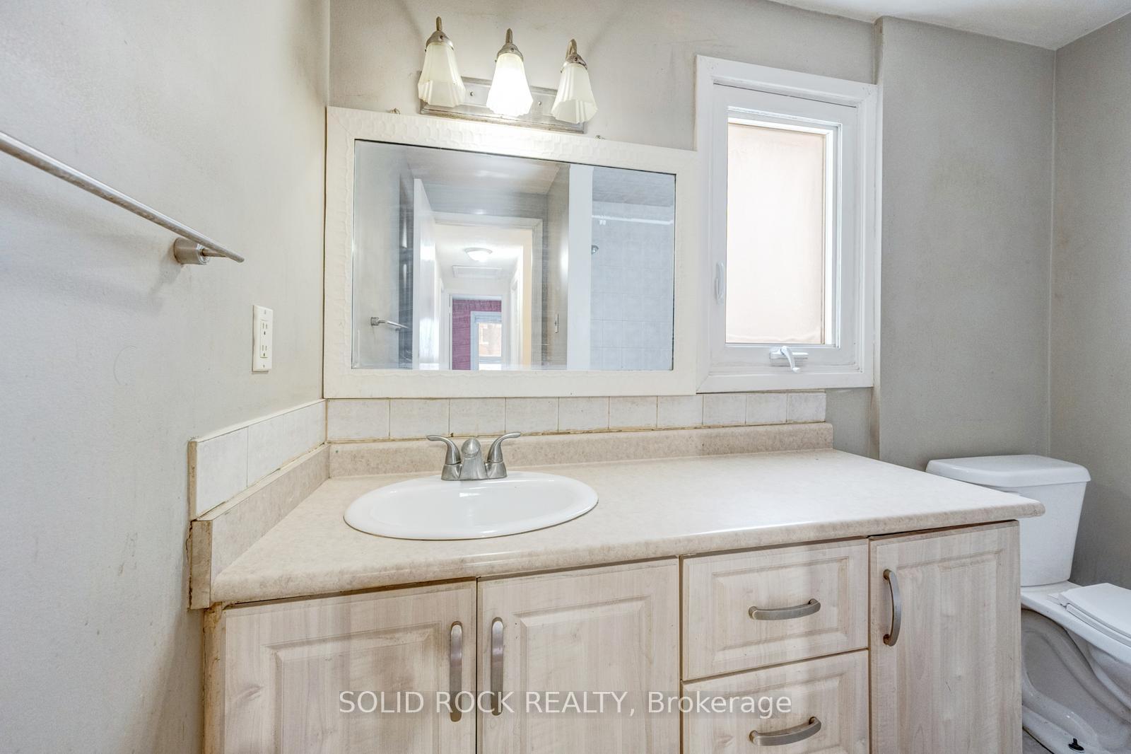 Photo 18 of 42 Kline Court, Brampton, Heart Lake West — HOMEH