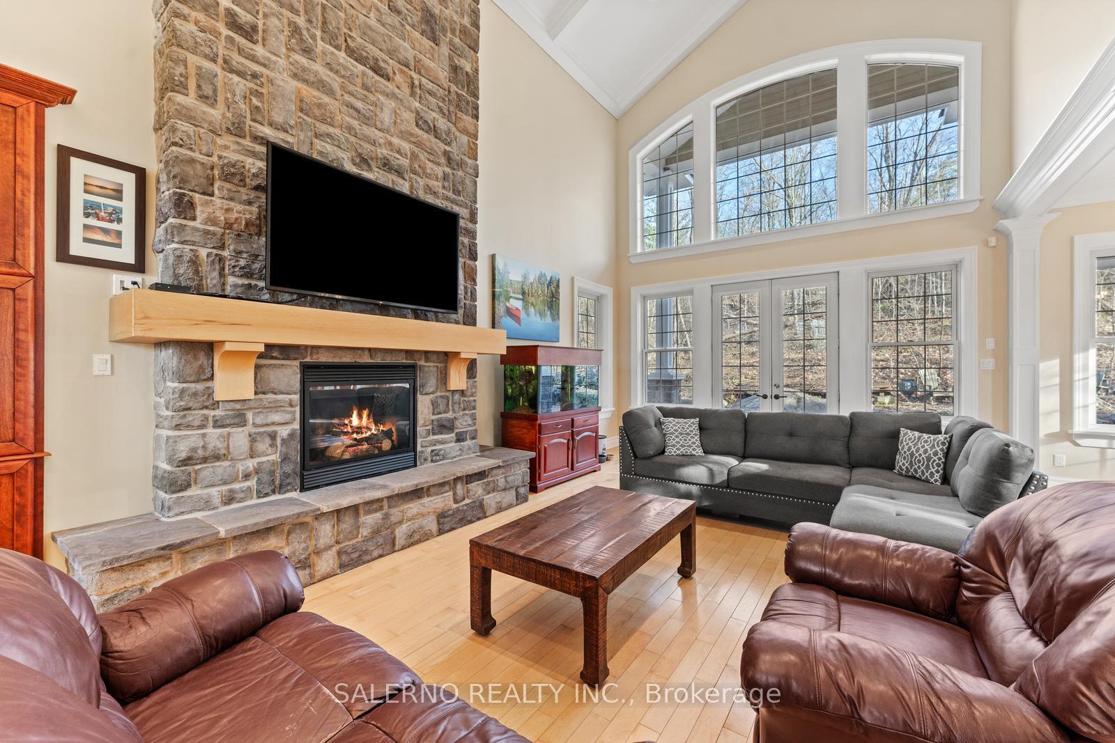 Photo 4 of 625 James Street, Gravenhurst, Muskoka (S) — HOMEH