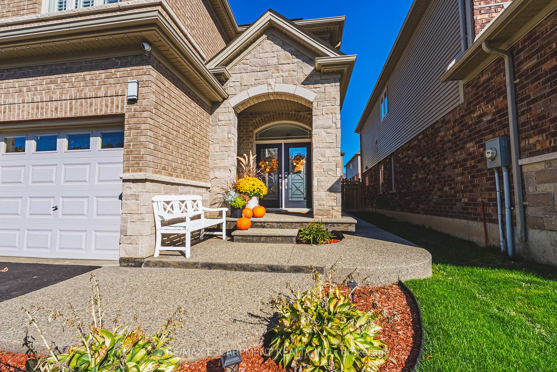 Photo 3 of 68 Kinsman Drive, Hamilton, Binbrook — HOMEH