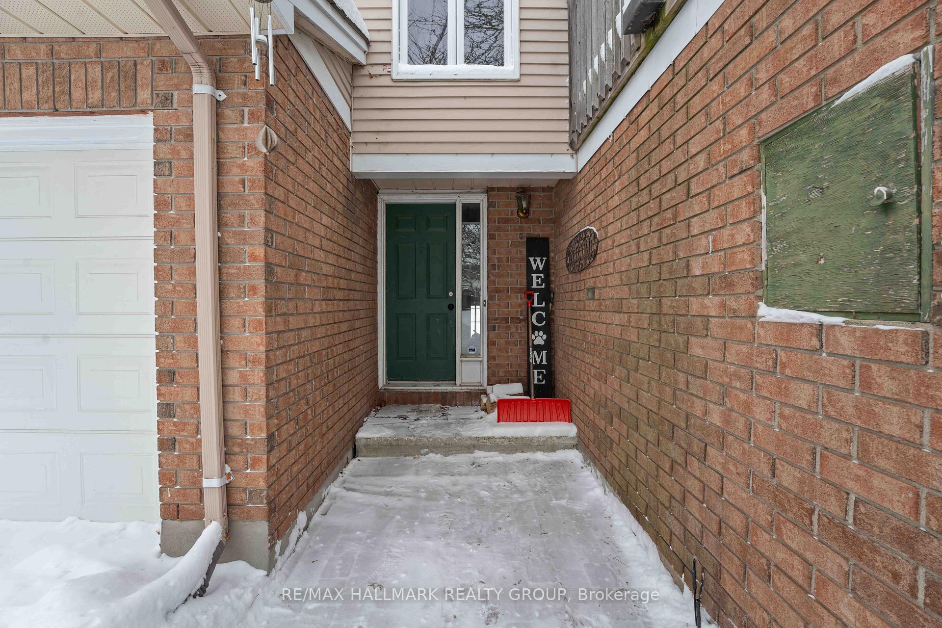 Photo 2 of 648 Brome Crescent, Ottawa, Fallingbrook/Ridgemount — HOMEH